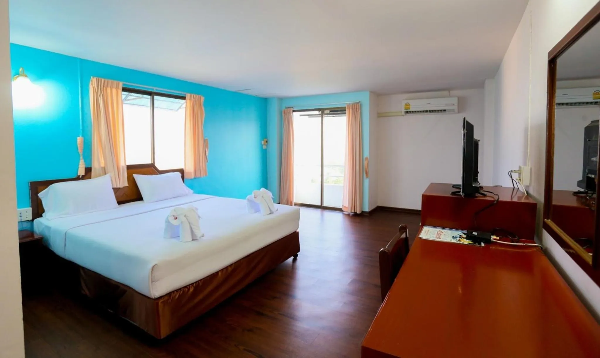 Bedroom, Bed in Wiangwalee Hotel