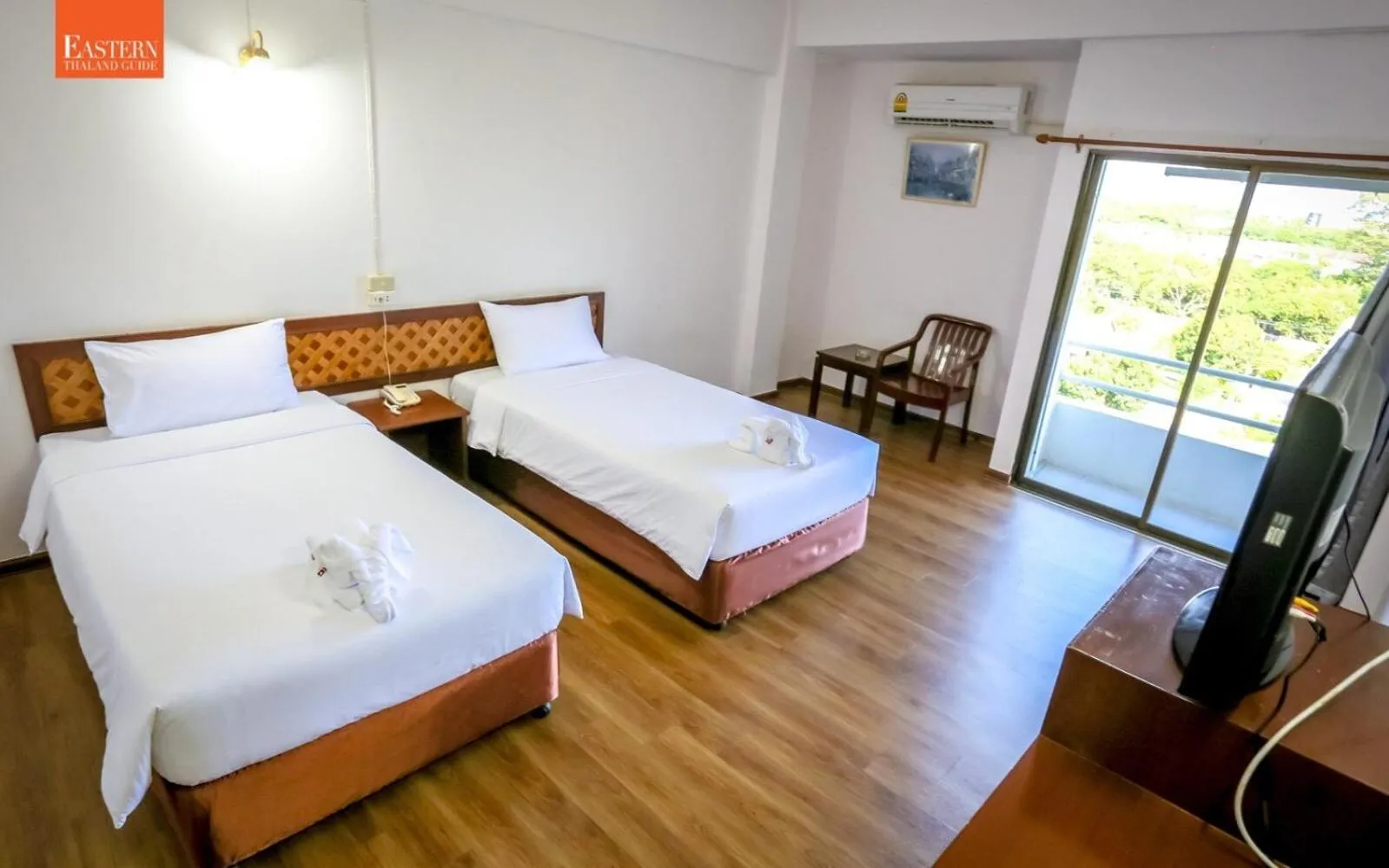 Nearby landmark, Bed in Wiangwalee Hotel