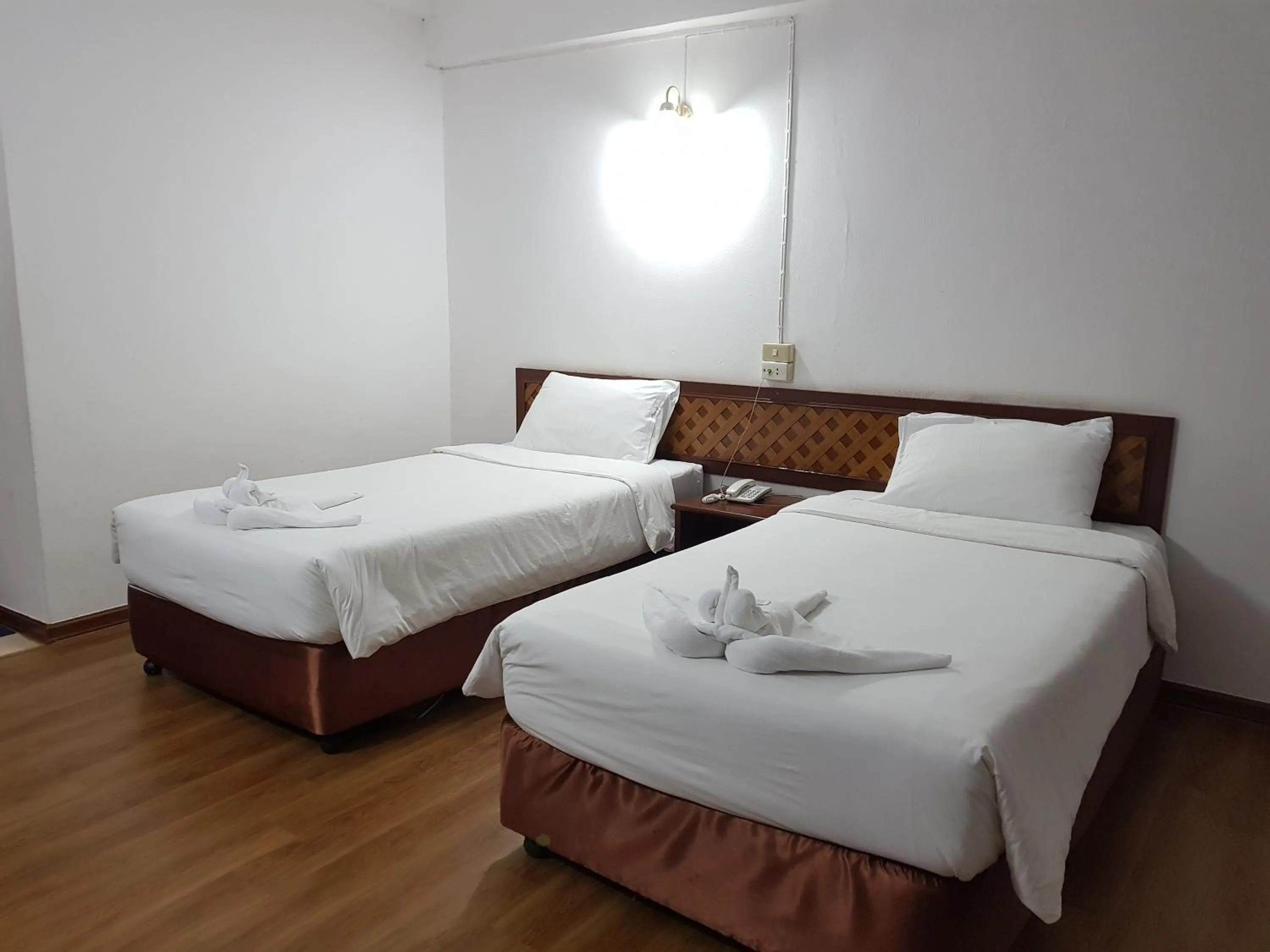 Bedroom, Bed in Wiangwalee Hotel