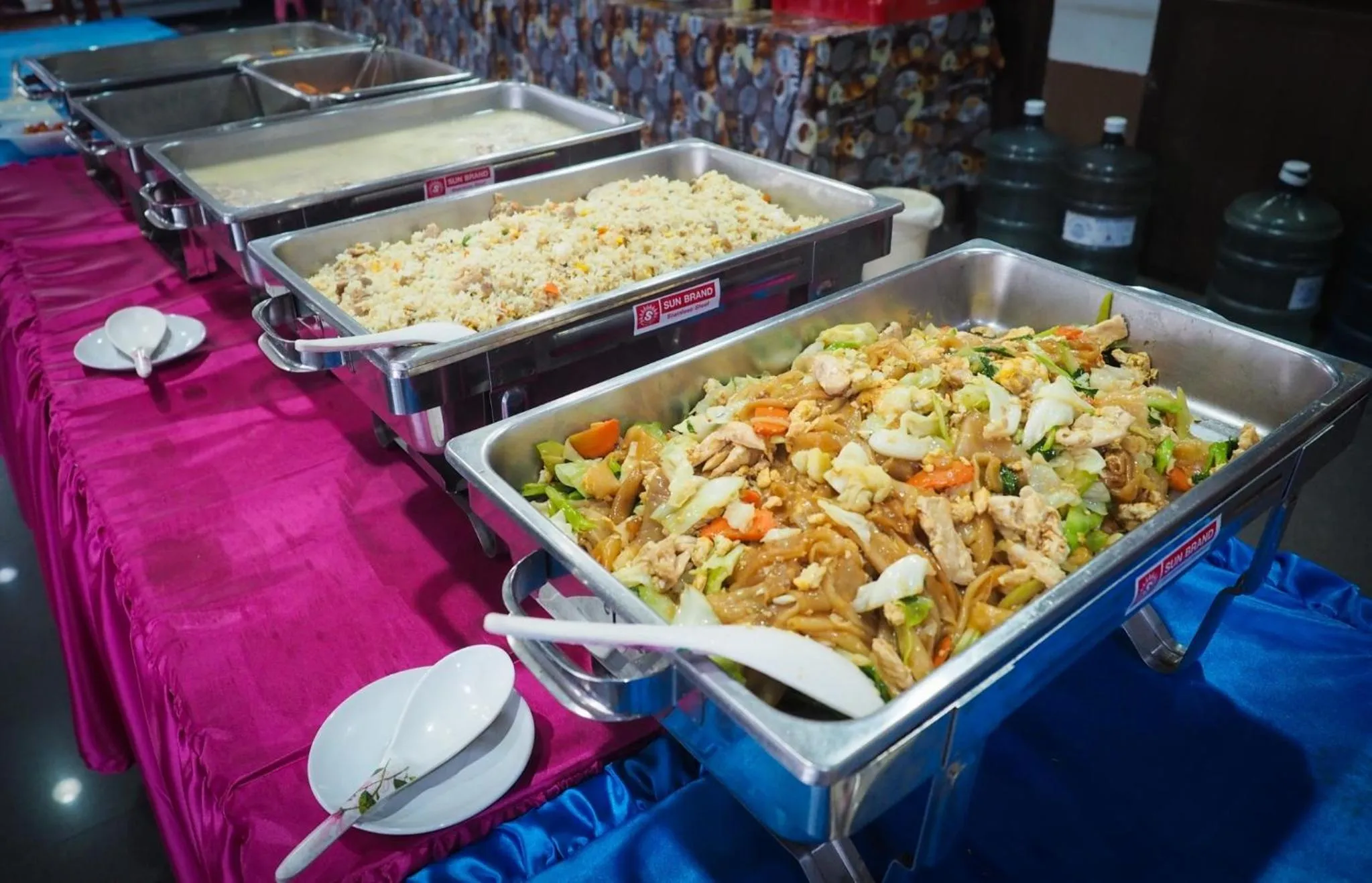 Restaurant/places to eat in Wiangwalee Hotel