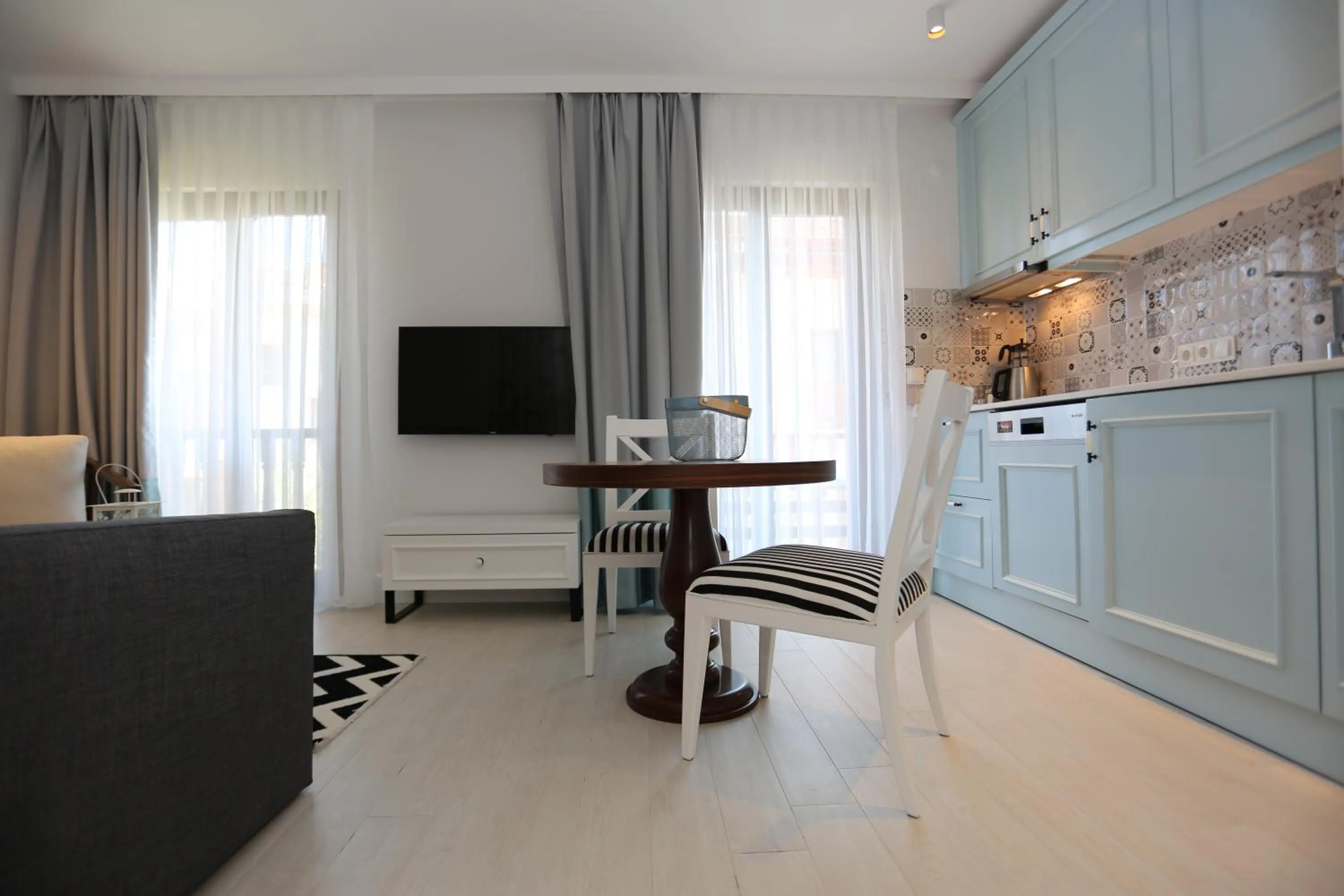 Seating area in Alp Suites Pinehill