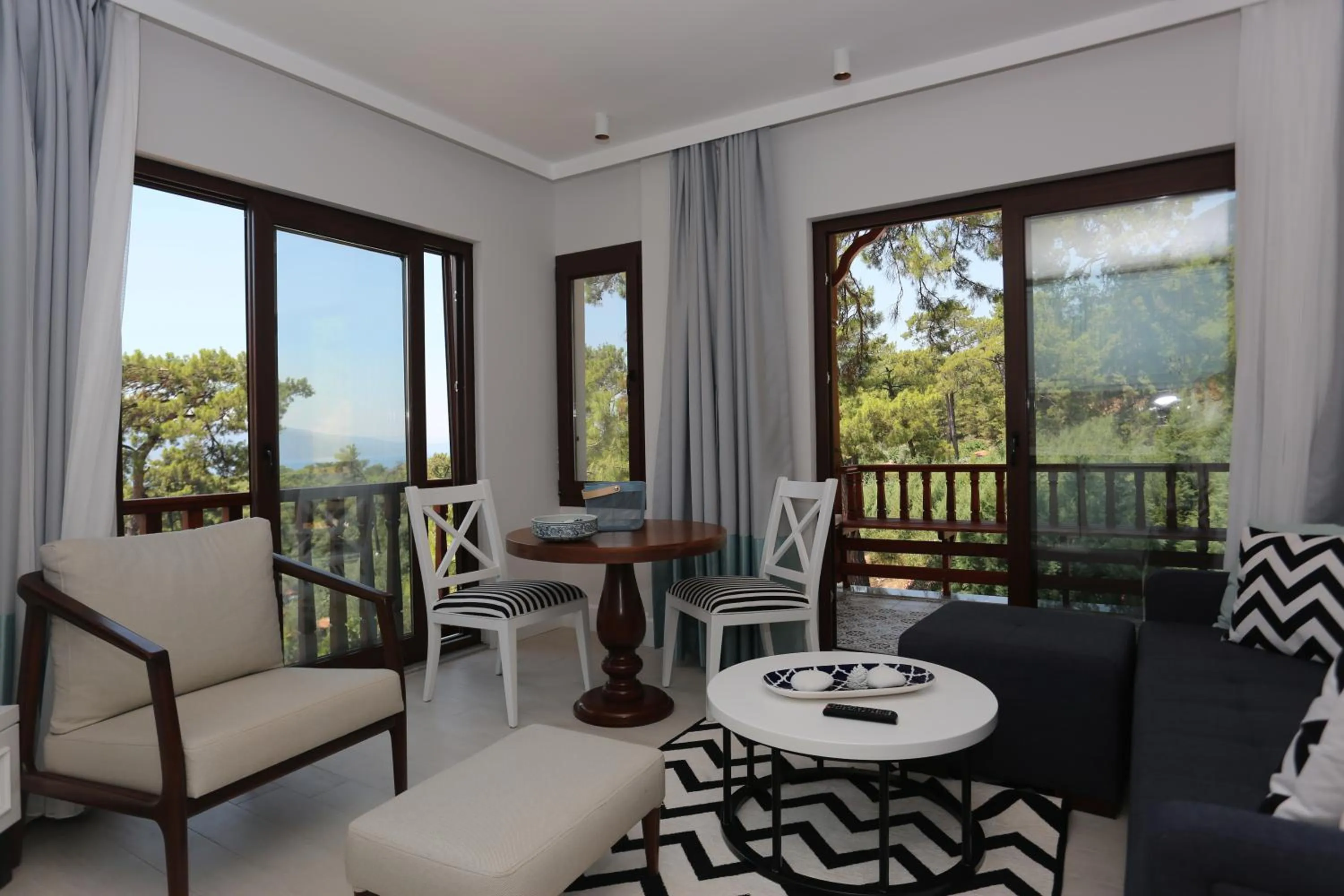 Living room in Alp Suites Pinehill