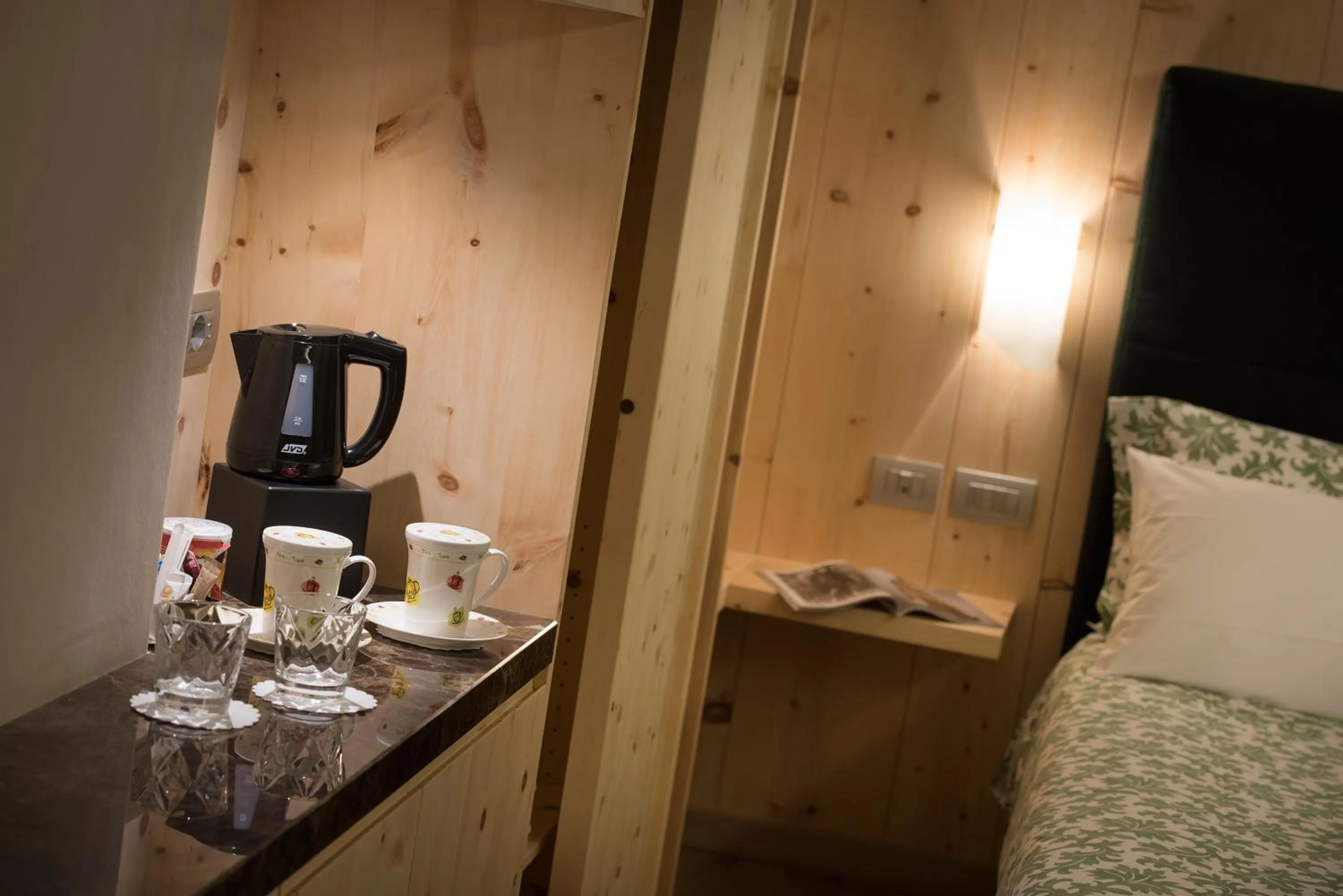 Coffee/tea facilities, Bed in Hotel St. Michael