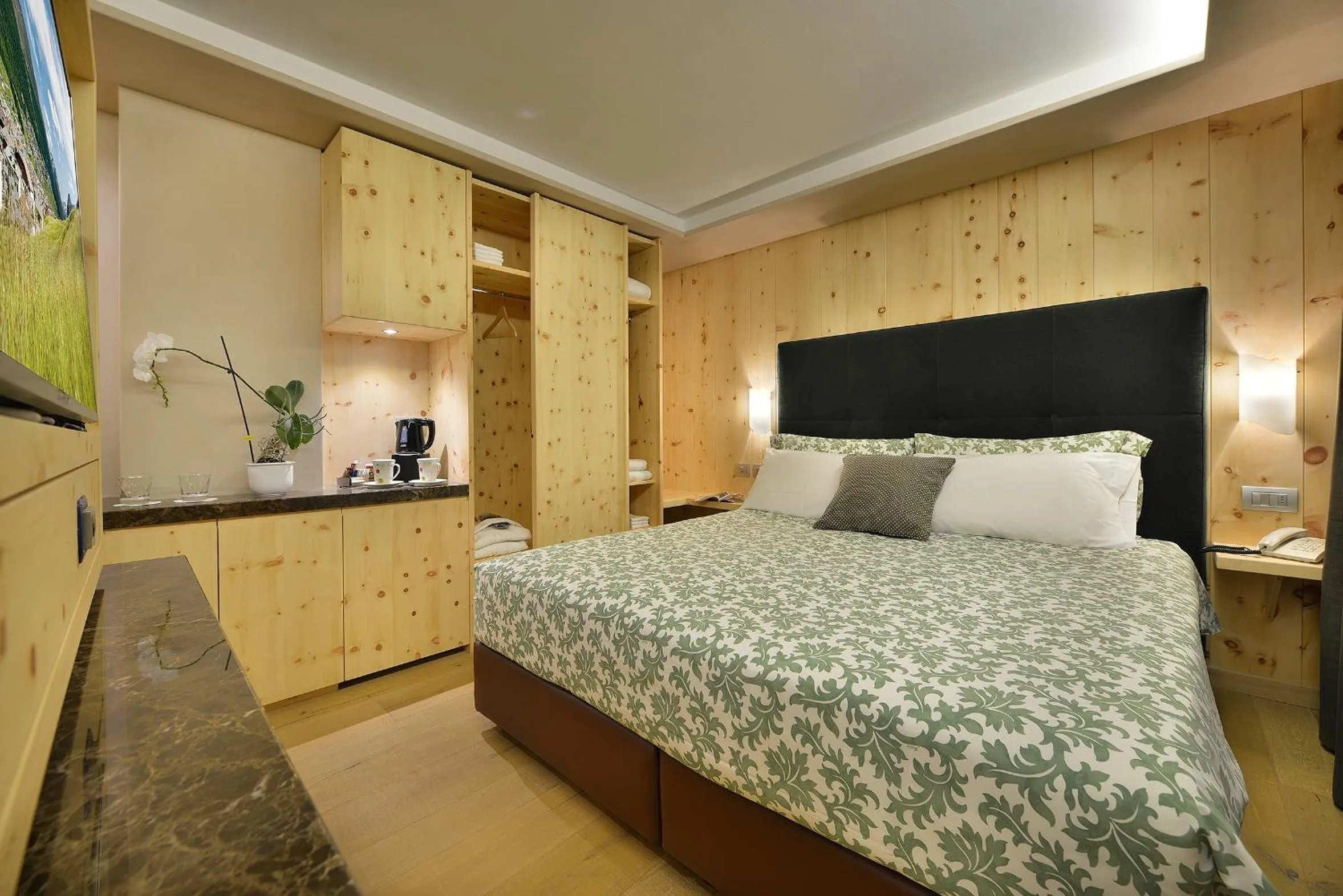 Coffee/tea facilities, Bed in Hotel St. Michael