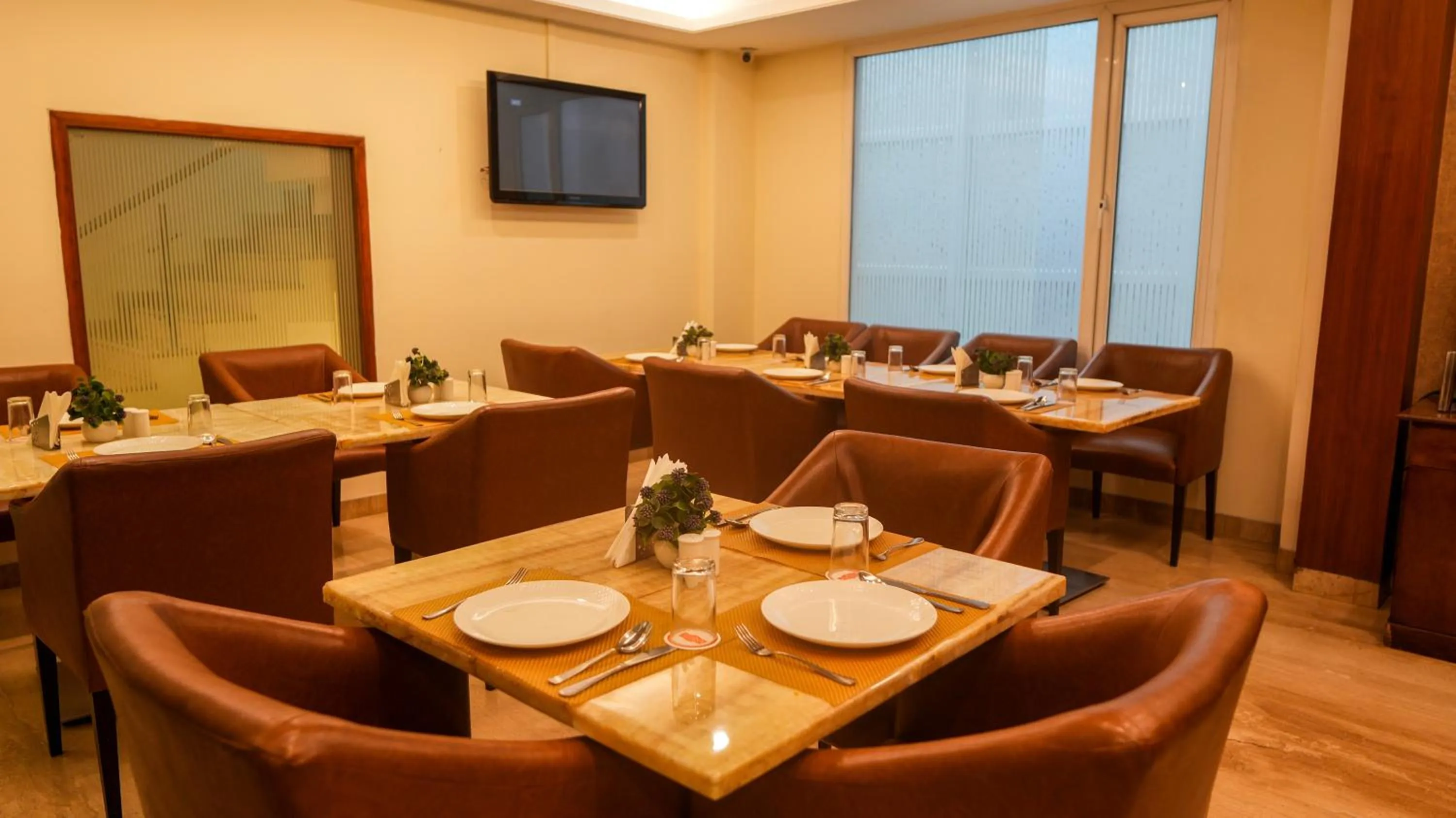 Restaurant/places to eat in Alpina Hotels & Suites