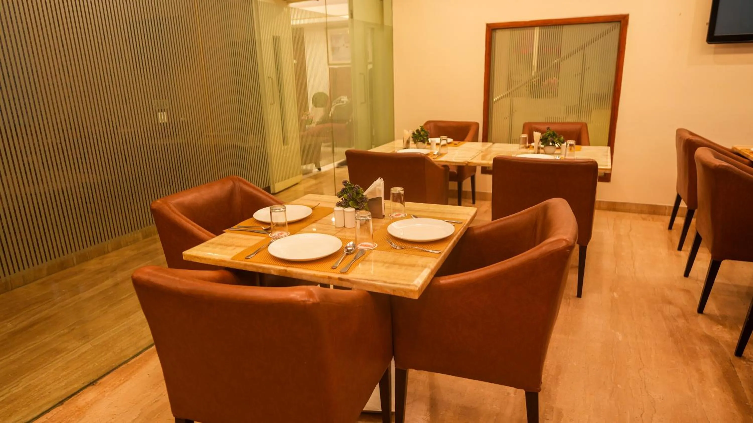 Restaurant/places to eat in Alpina Hotels & Suites