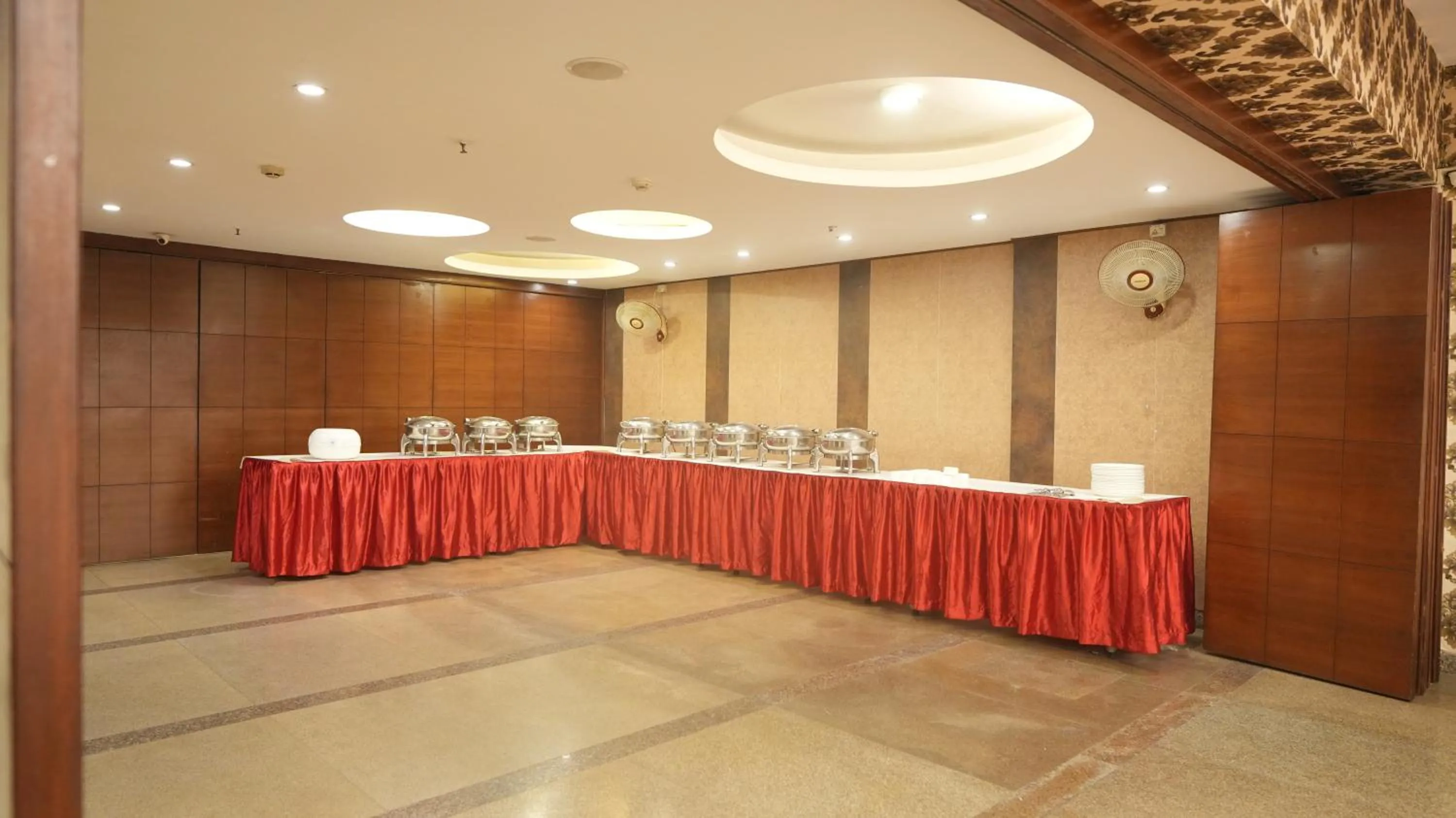 Restaurant/places to eat in Alpina Hotels & Suites