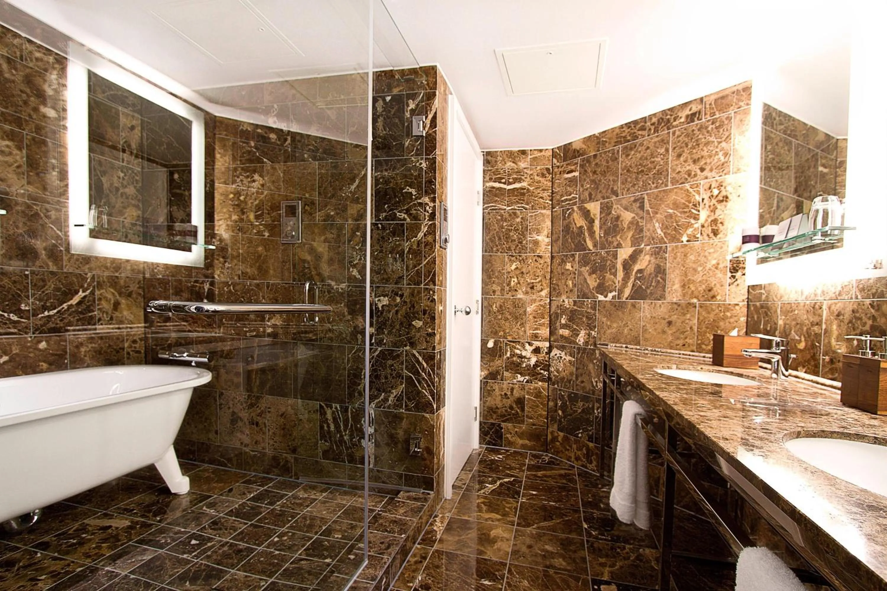 Bathroom in St. Ermin's Hotel, Autograph Collection