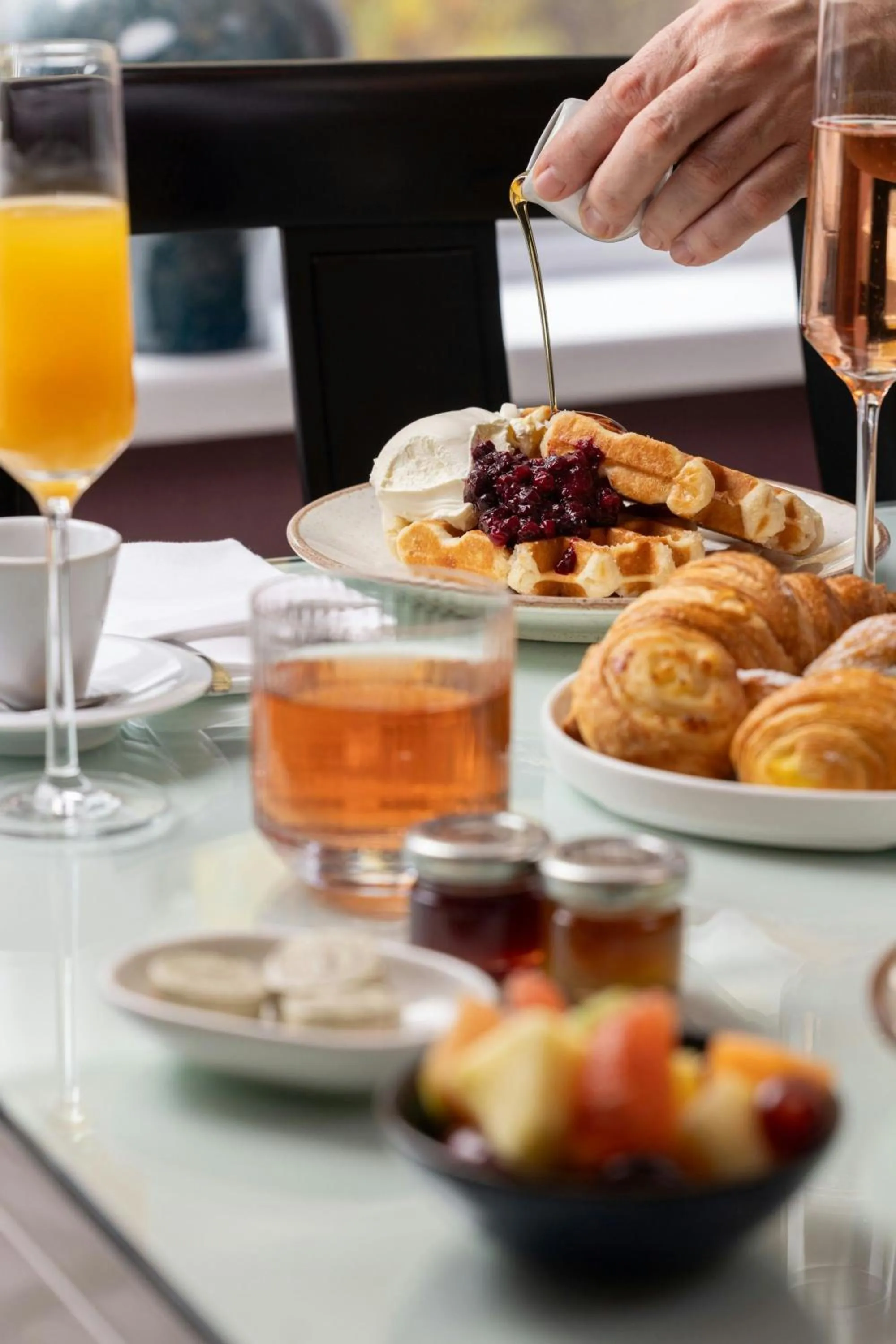 Restaurant/places to eat in St. Ermin's Hotel, Autograph Collection