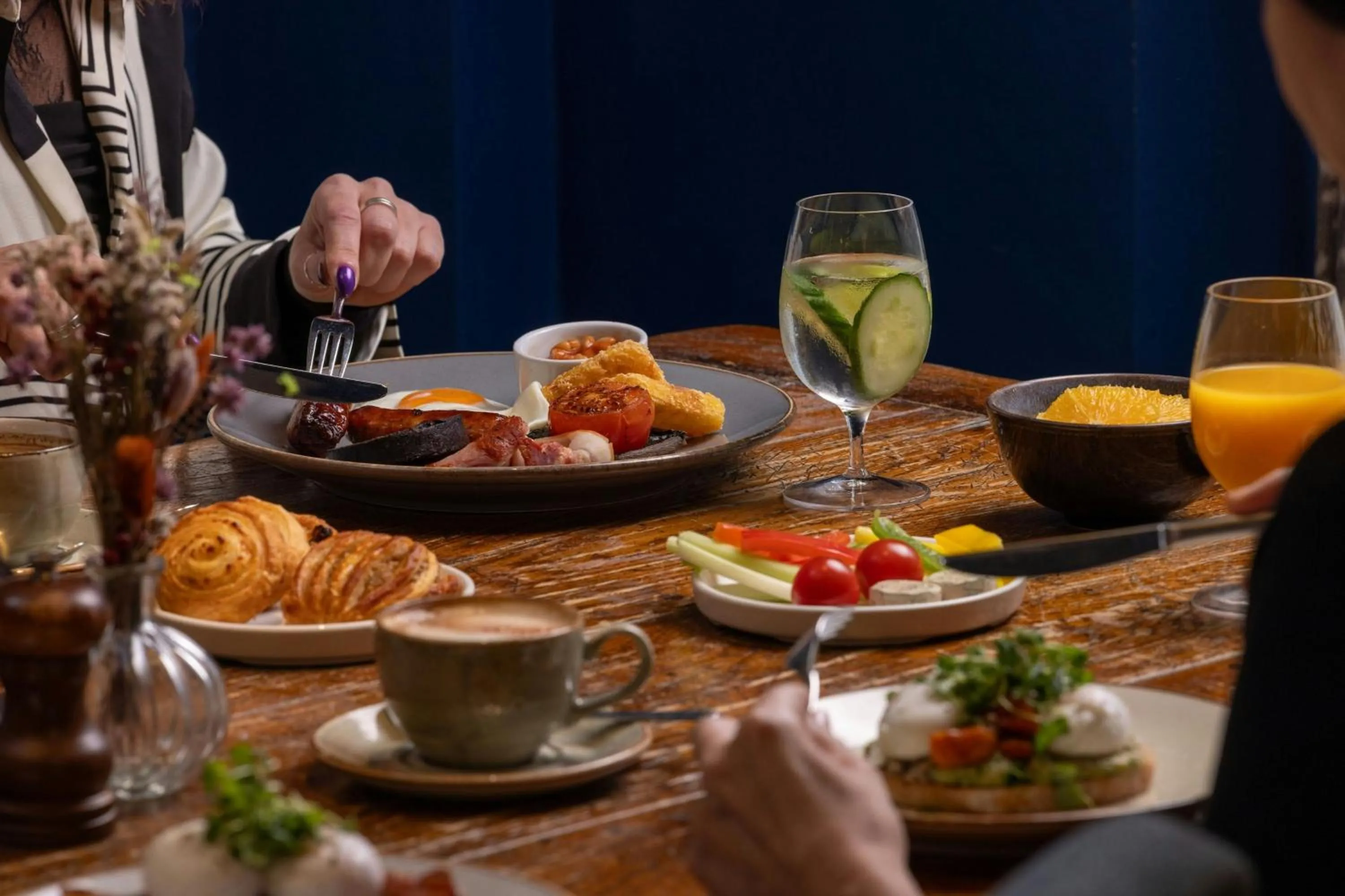 Breakfast in St. Ermin's Hotel, Autograph Collection