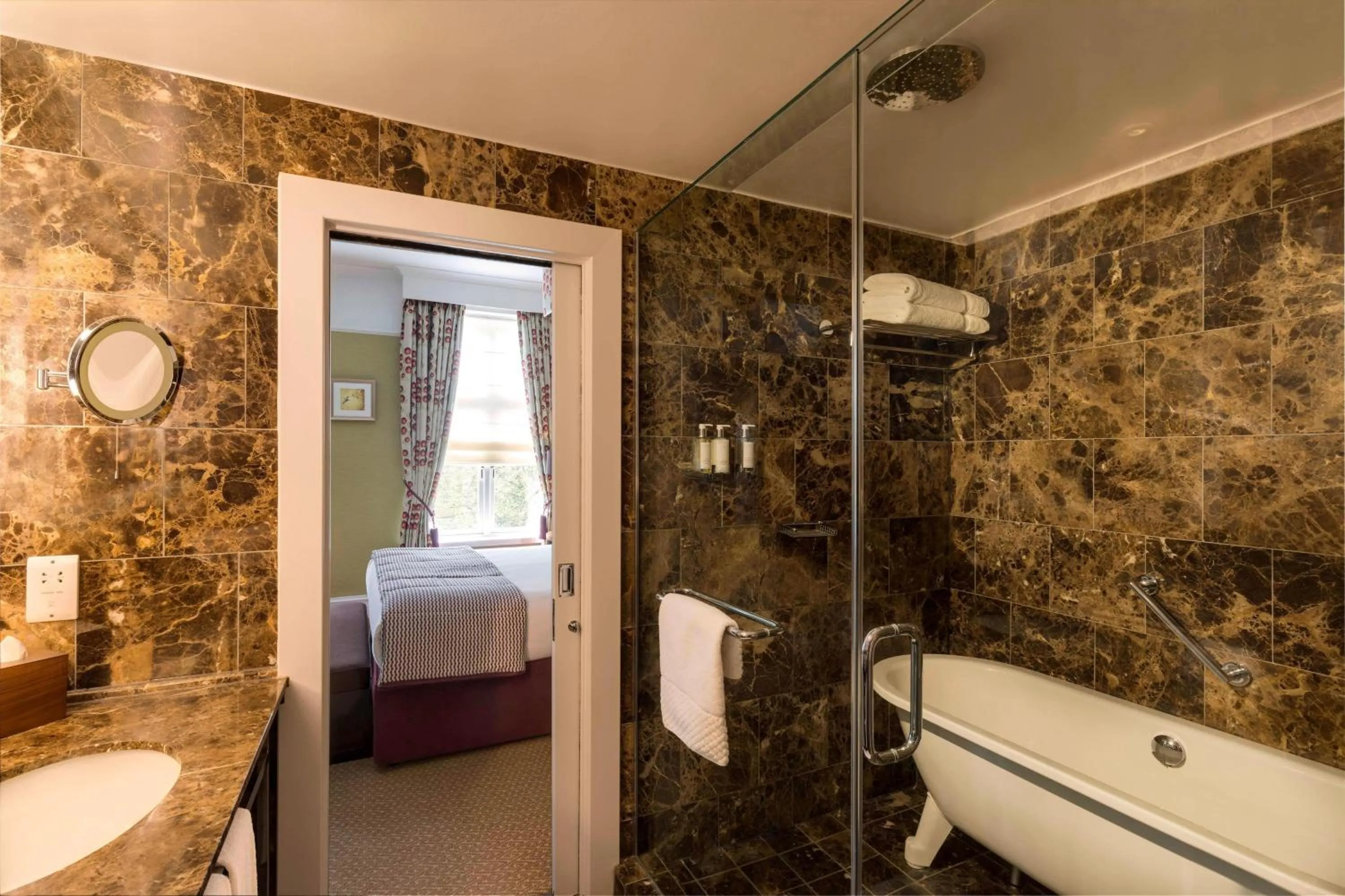 Bathroom, Bed in St. Ermin's Hotel, Autograph Collection