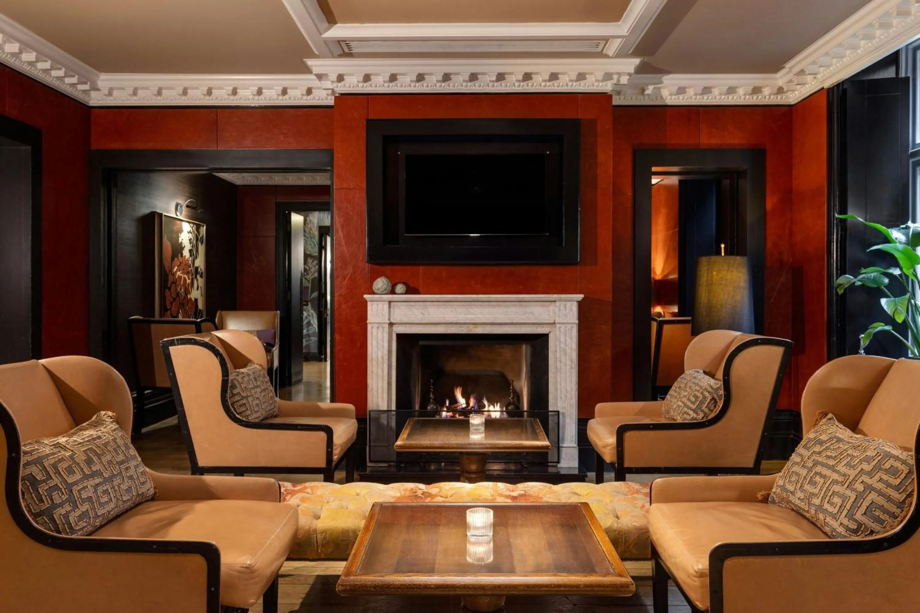 Lounge or bar in St. Ermin's Hotel, Autograph Collection
