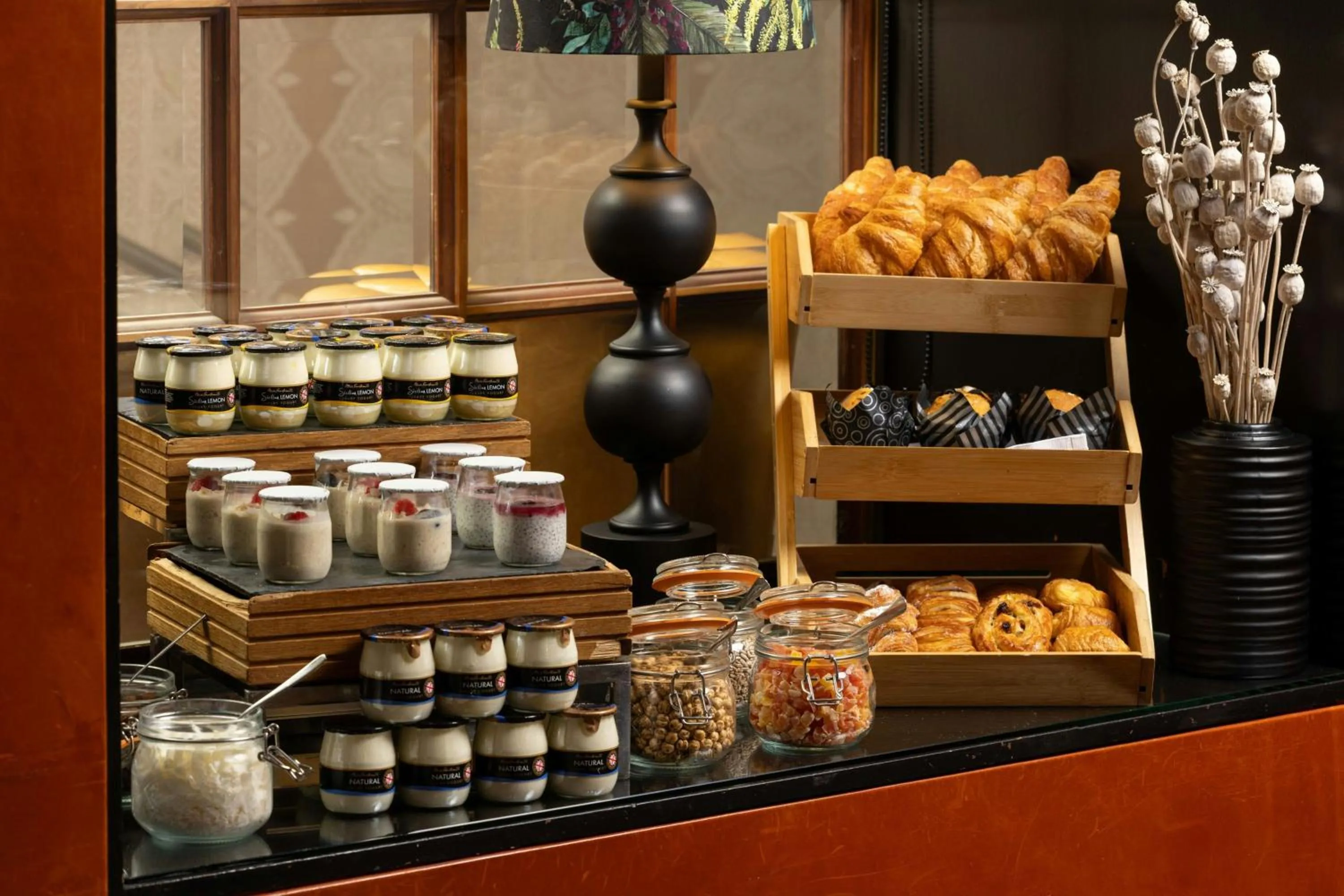 Breakfast in St. Ermin's Hotel, Autograph Collection