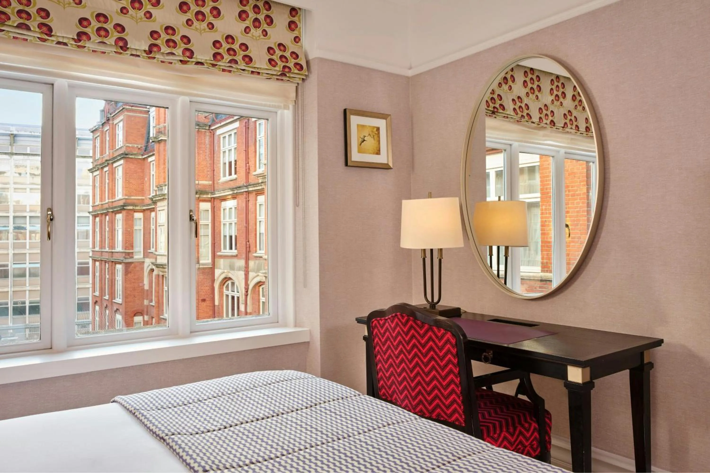 Photo of the whole room, Bed in St. Ermin's Hotel, Autograph Collection