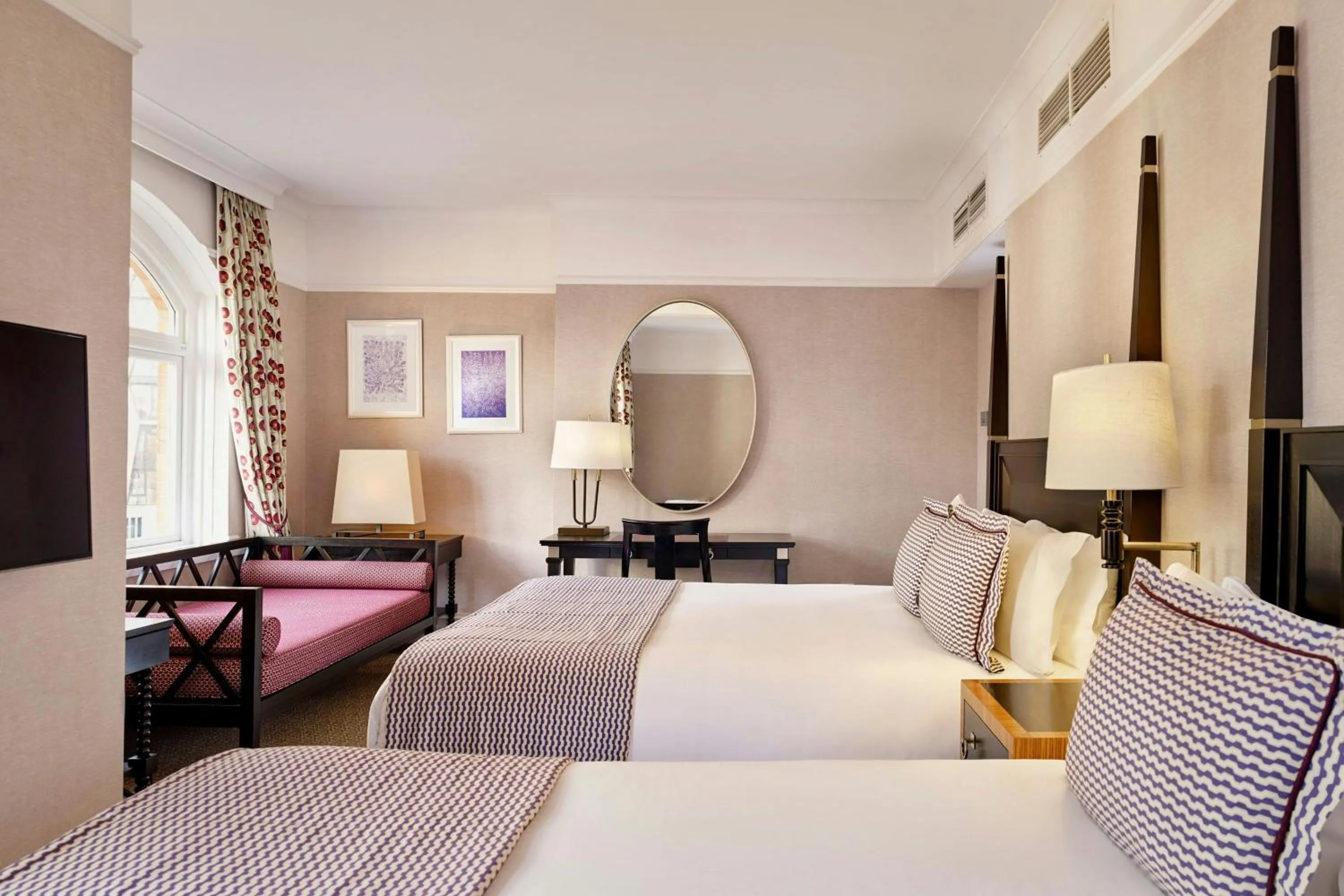 Photo of the whole room, Bed in St. Ermin's Hotel, Autograph Collection