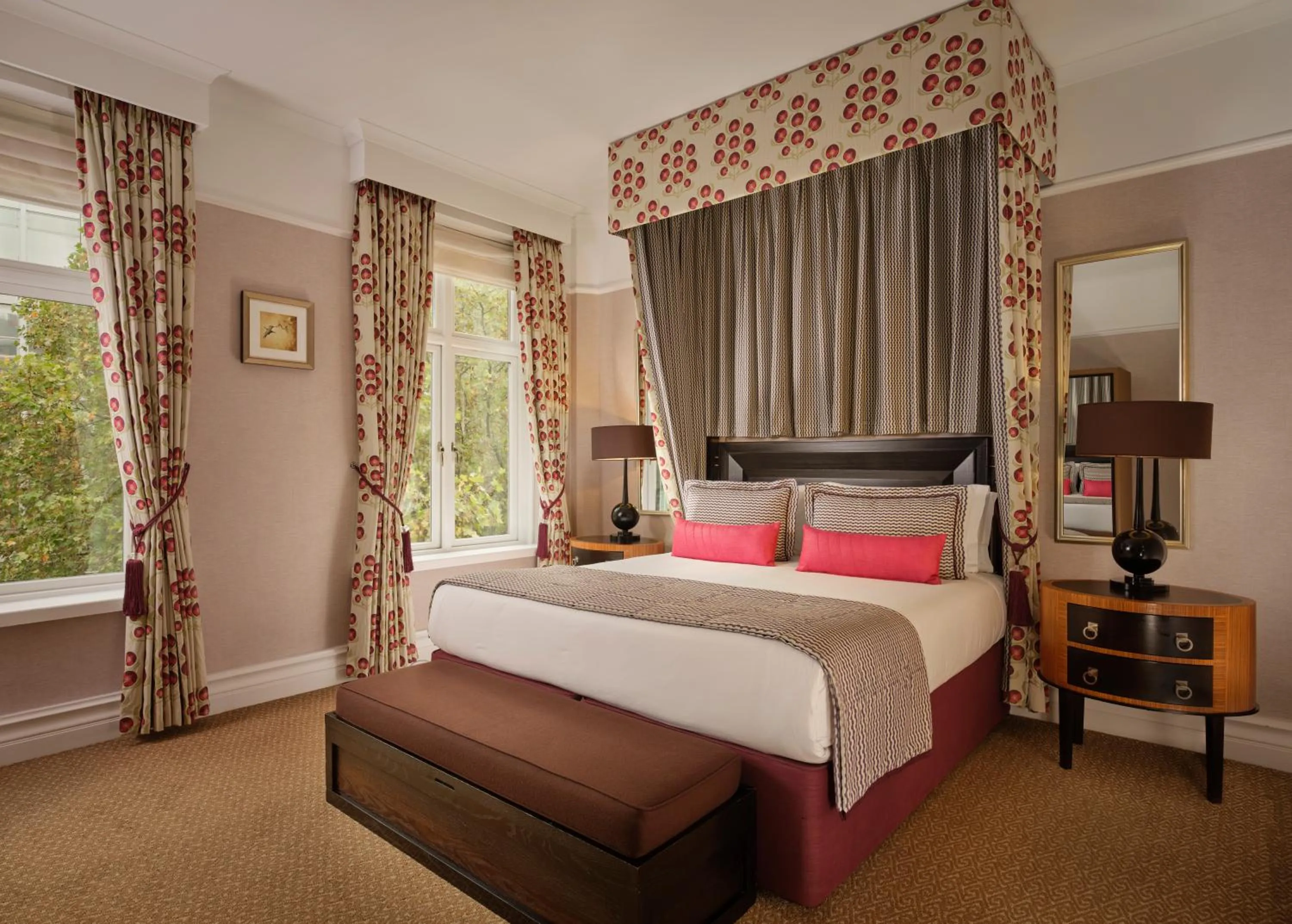 Bedroom, Bed in St. Ermin's Hotel, Autograph Collection