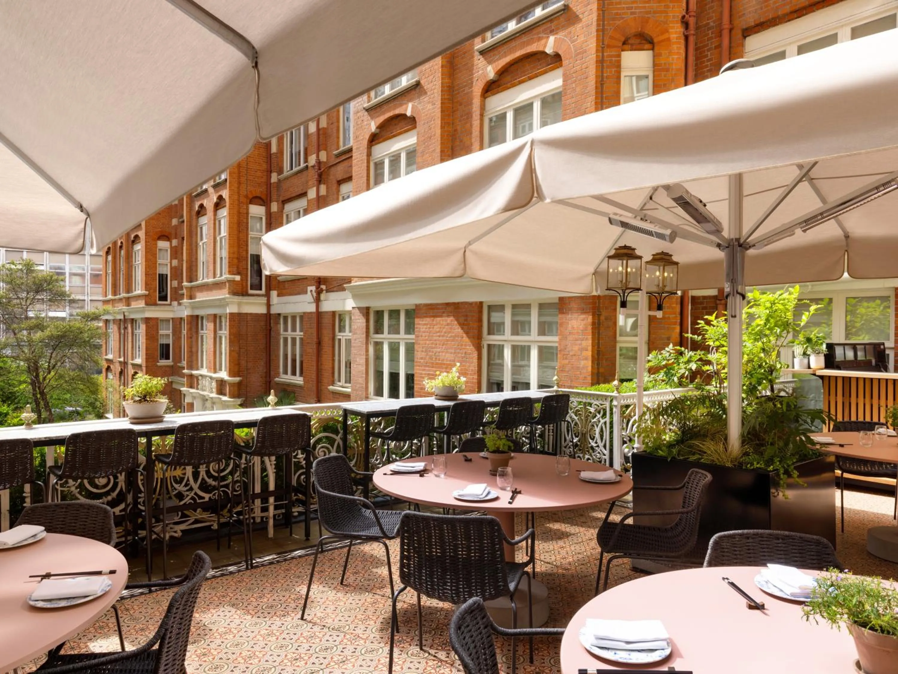 Restaurant/places to eat in St. Ermin's Hotel, Autograph Collection