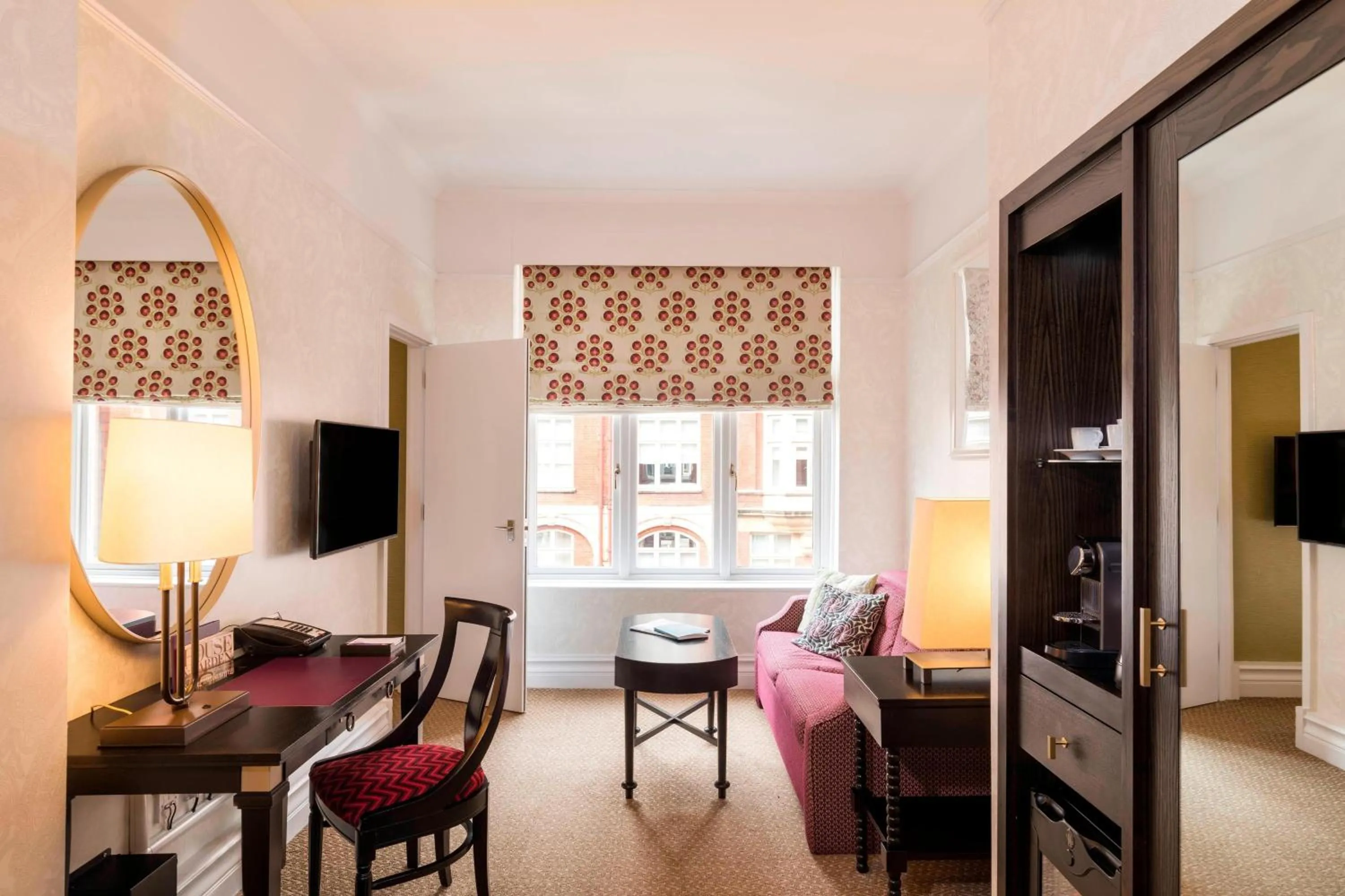 Lounge or bar, Bed in St. Ermin's Hotel, Autograph Collection