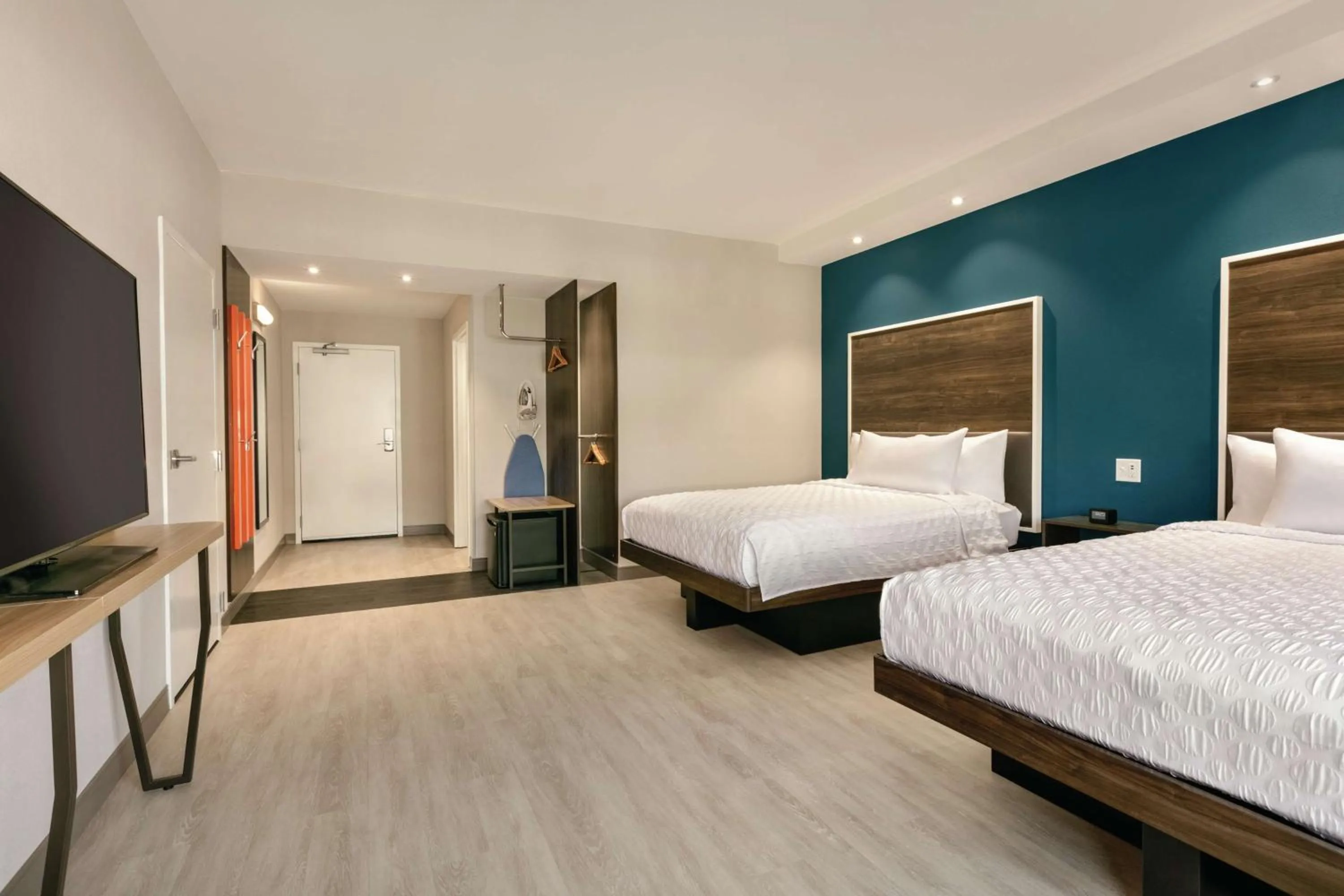 Photo of the whole room, Bed in Tru By Hilton Charlotte Ayrsley