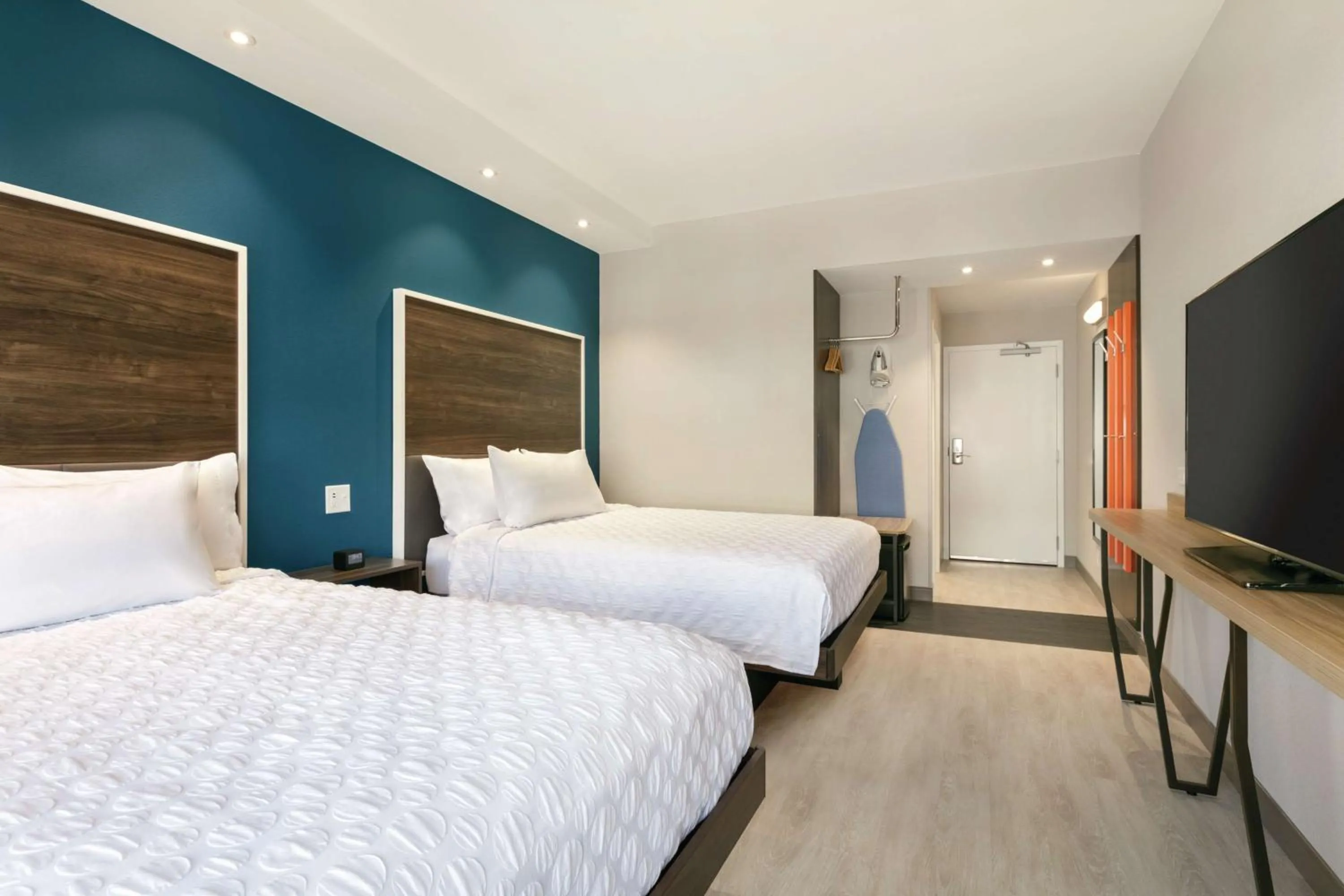 Photo of the whole room, Bed in Tru By Hilton Charlotte Ayrsley