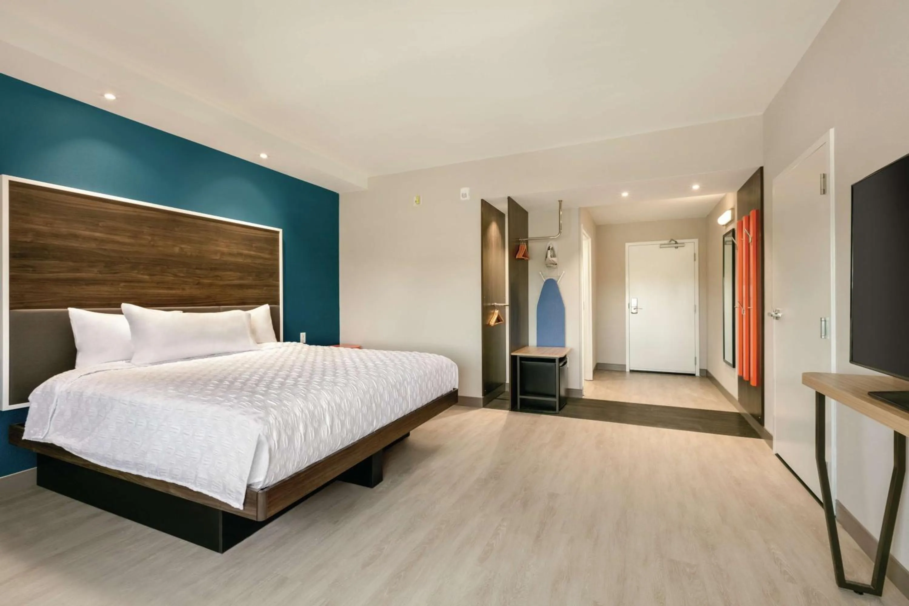 Photo of the whole room, Bed in Tru By Hilton Charlotte Ayrsley