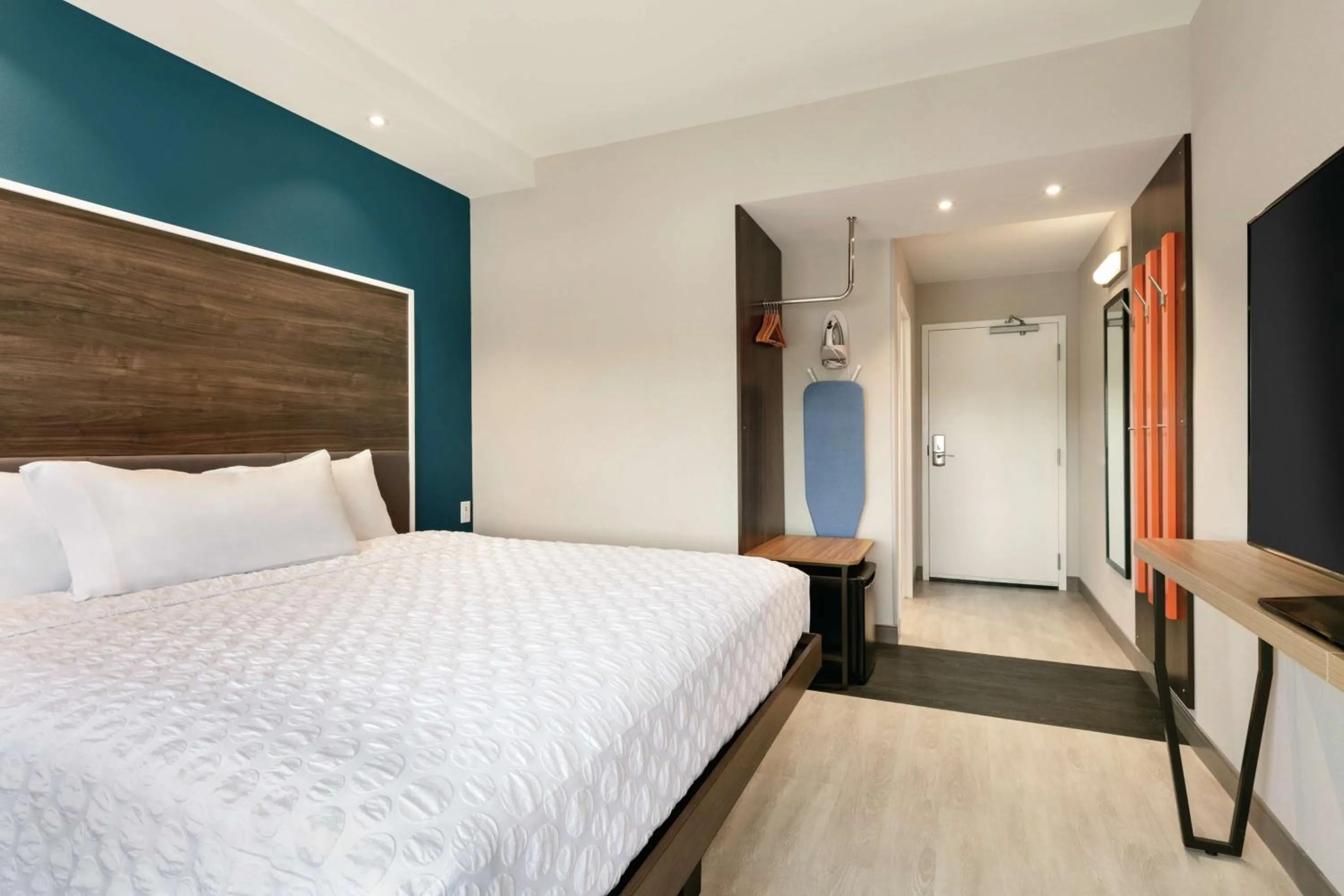 Photo of the whole room, Bed in Tru By Hilton Charlotte Ayrsley