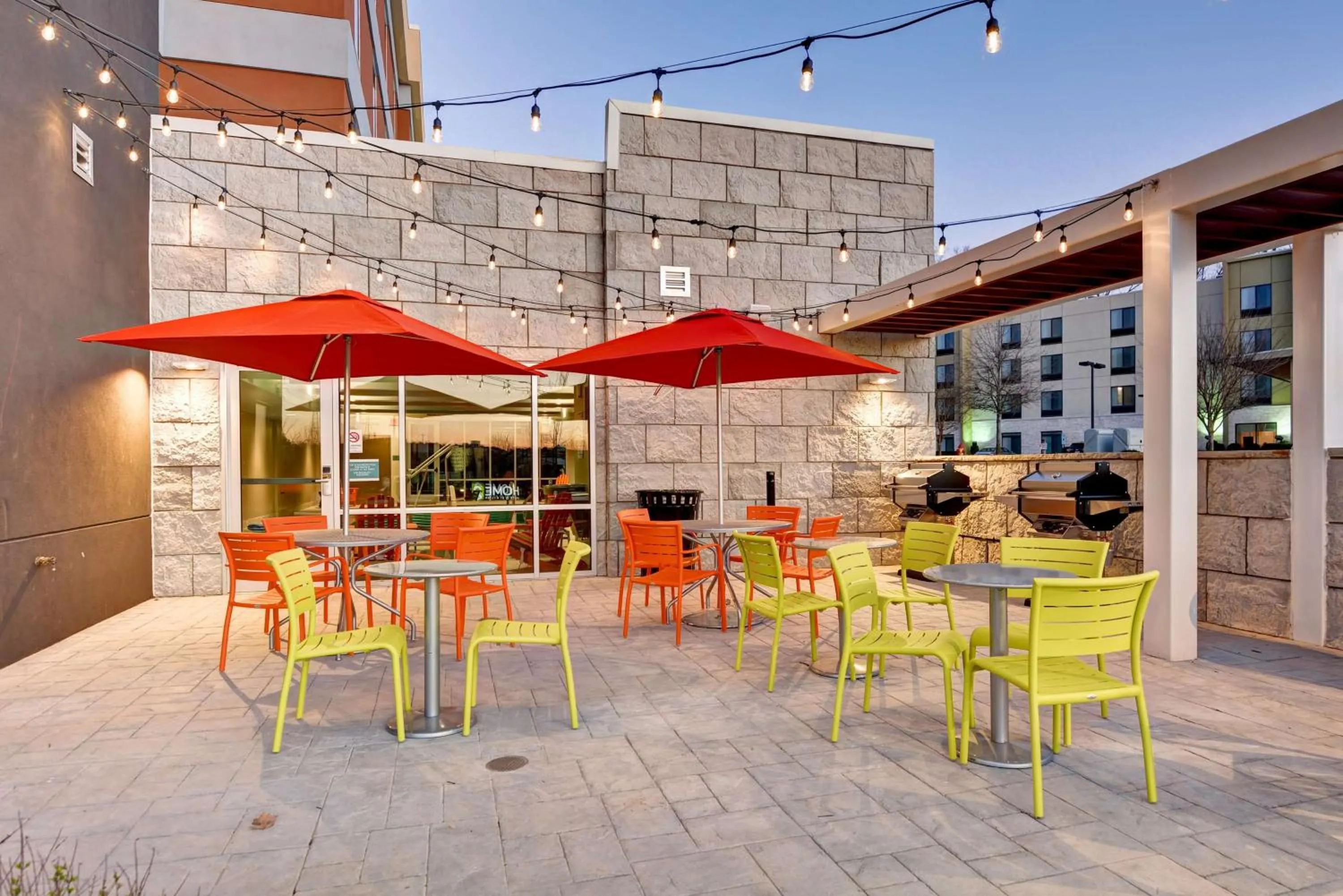 Dining area in Home2 Suites By Hilton Winston-Salem Hanes Mall