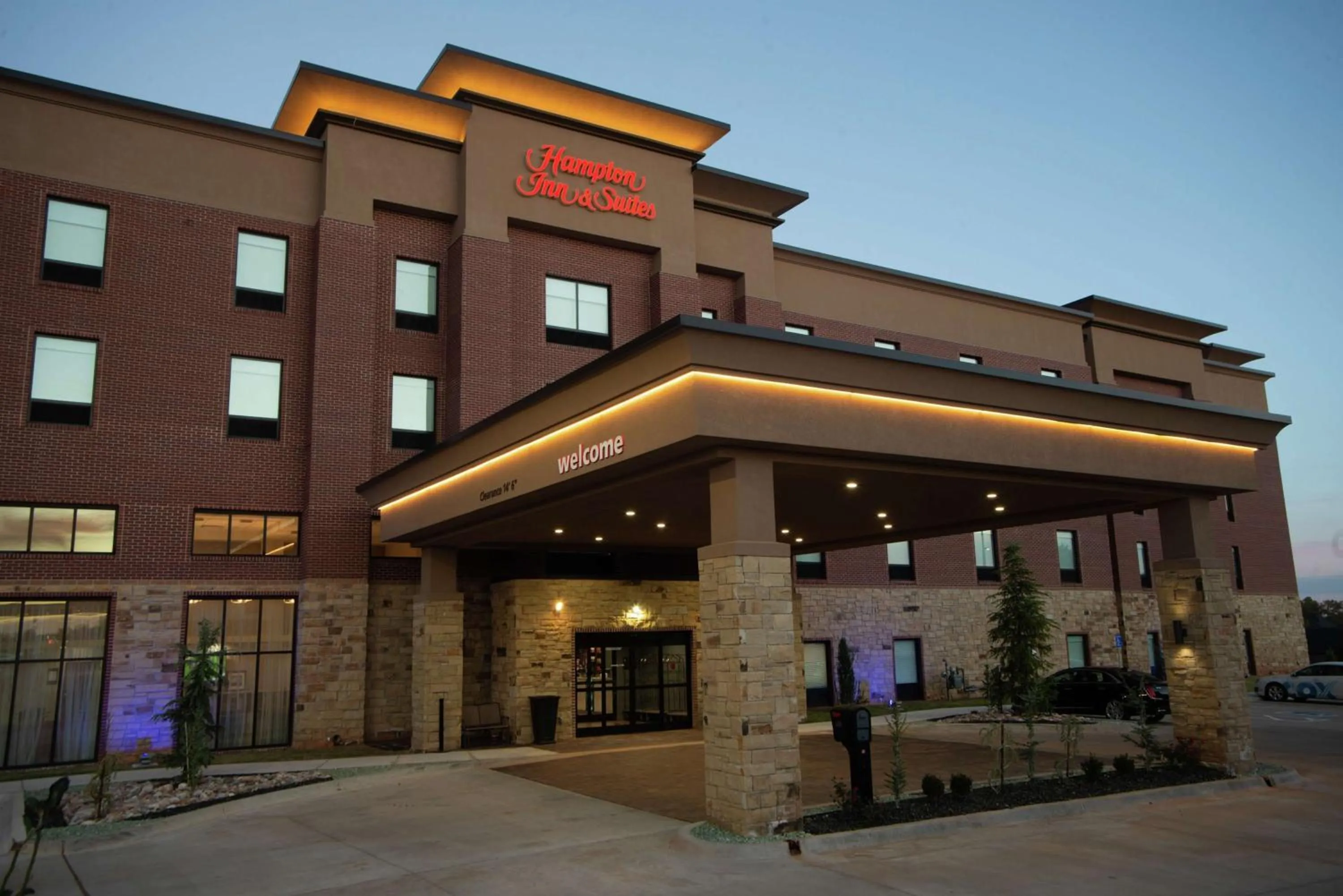 Property building in Hampton Inn & Suites Oklahoma City/Quail Springs