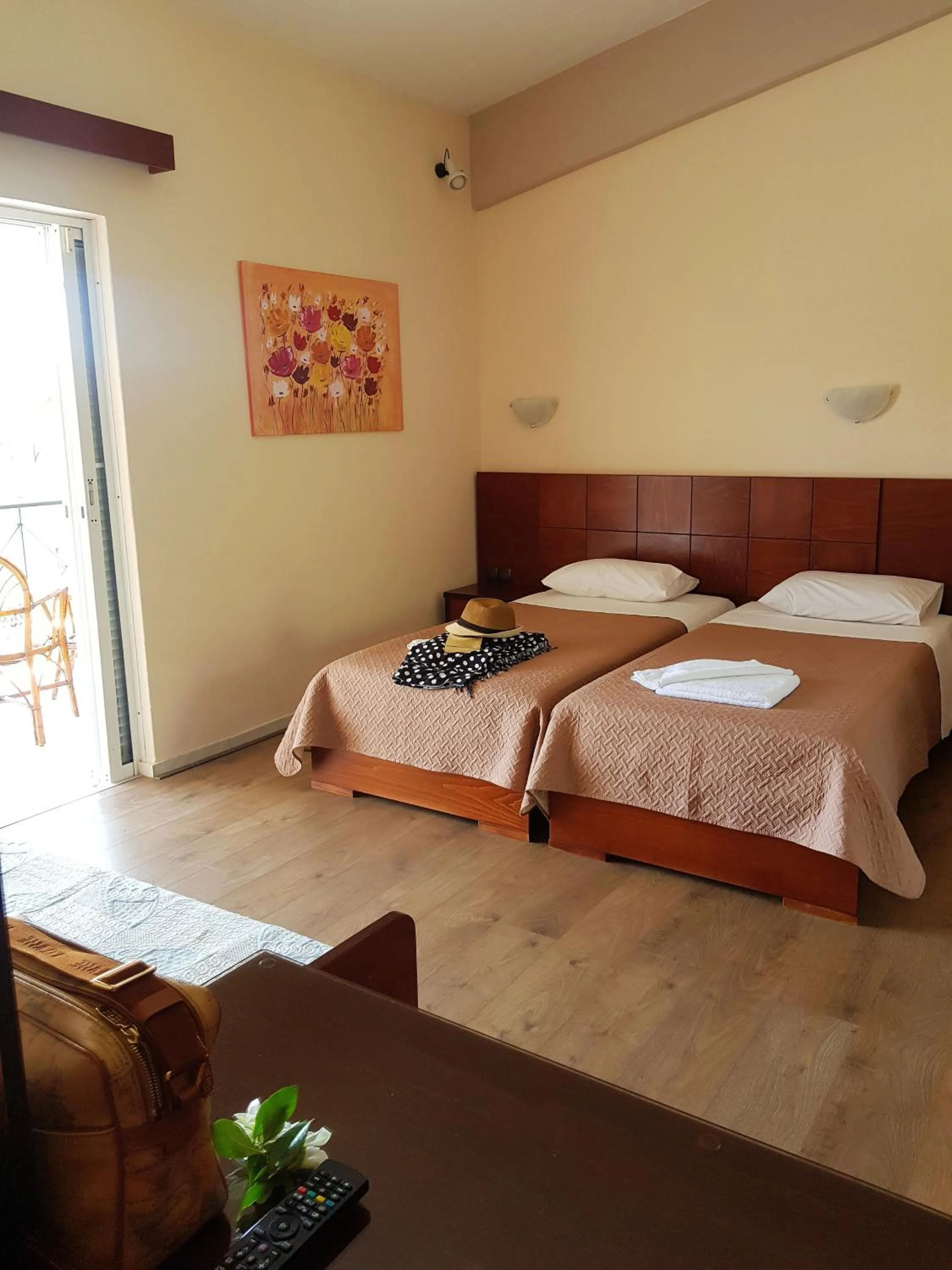 Bed in Hotel Kalamitsi Apartments