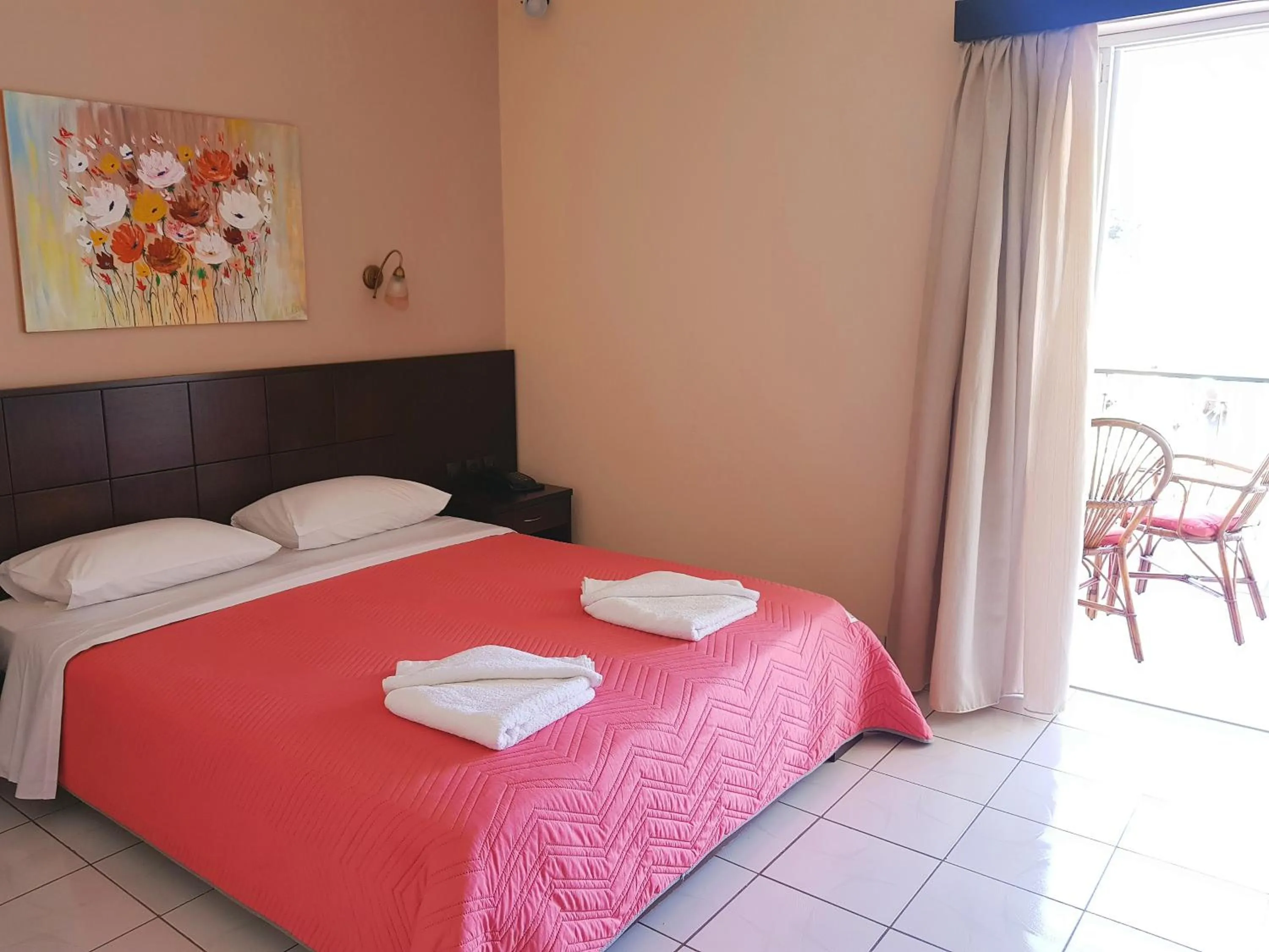 Bed in Hotel Kalamitsi Apartments