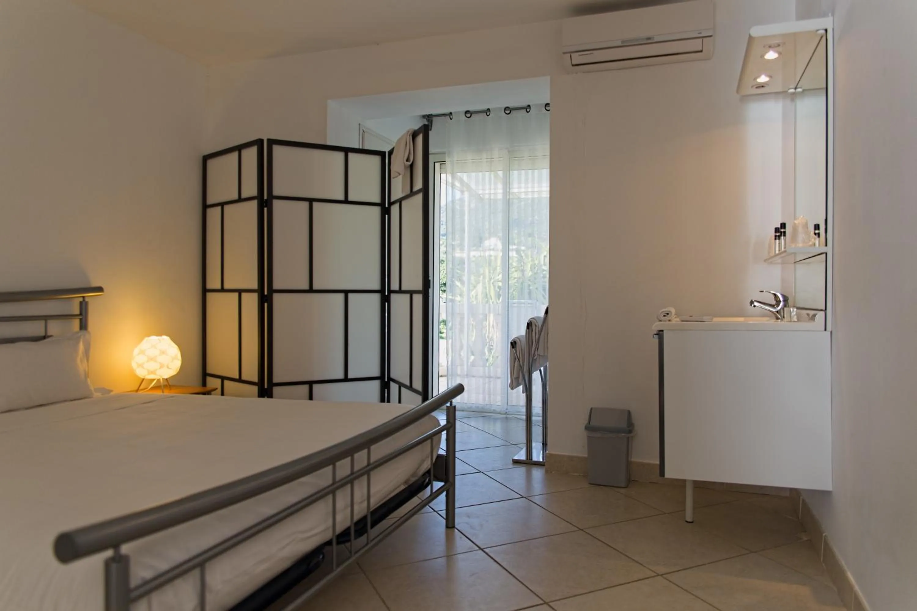 Photo of the whole room, Bed in La Résidence du Cap