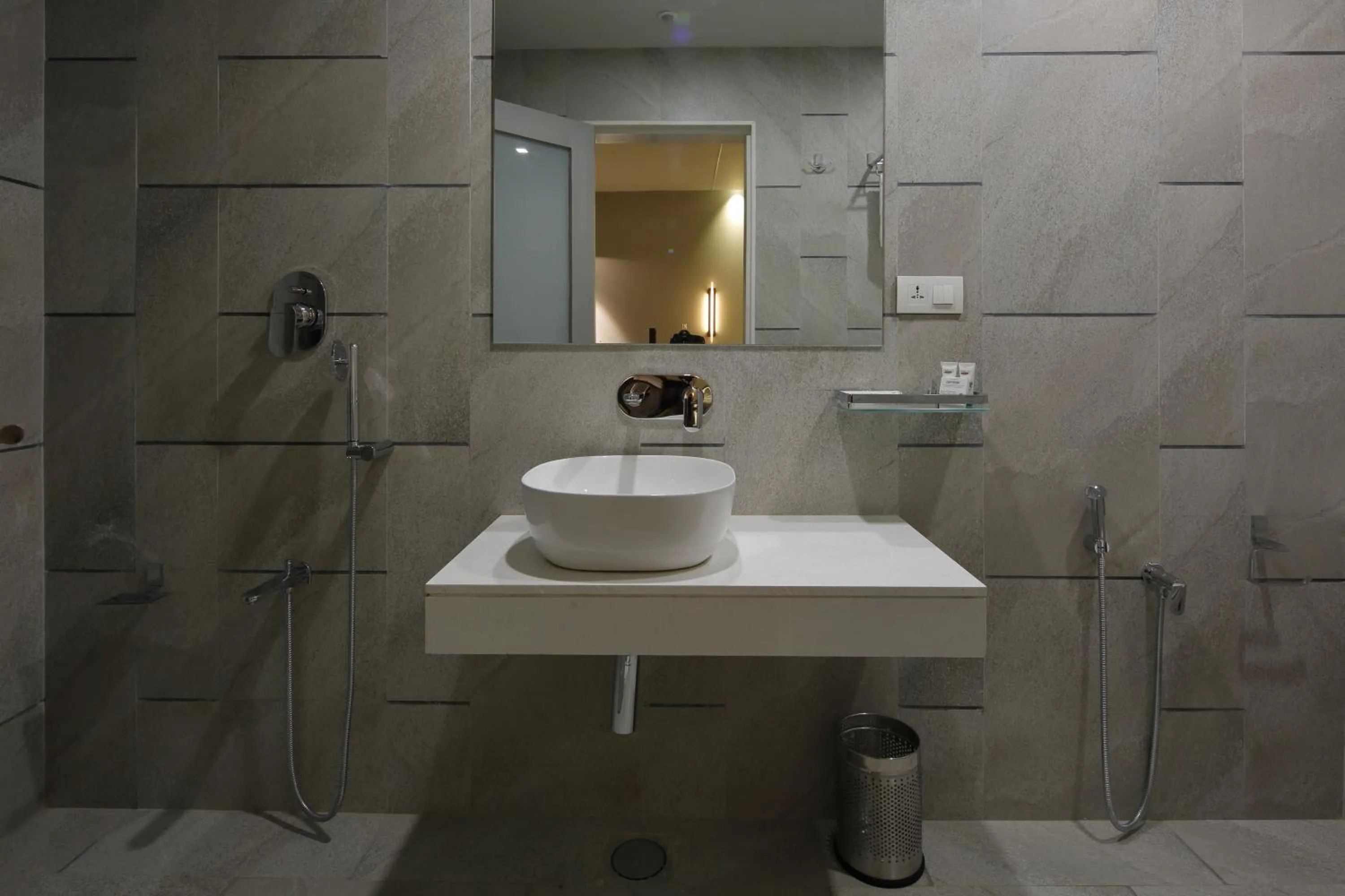 Shower in Hotel Carrefour