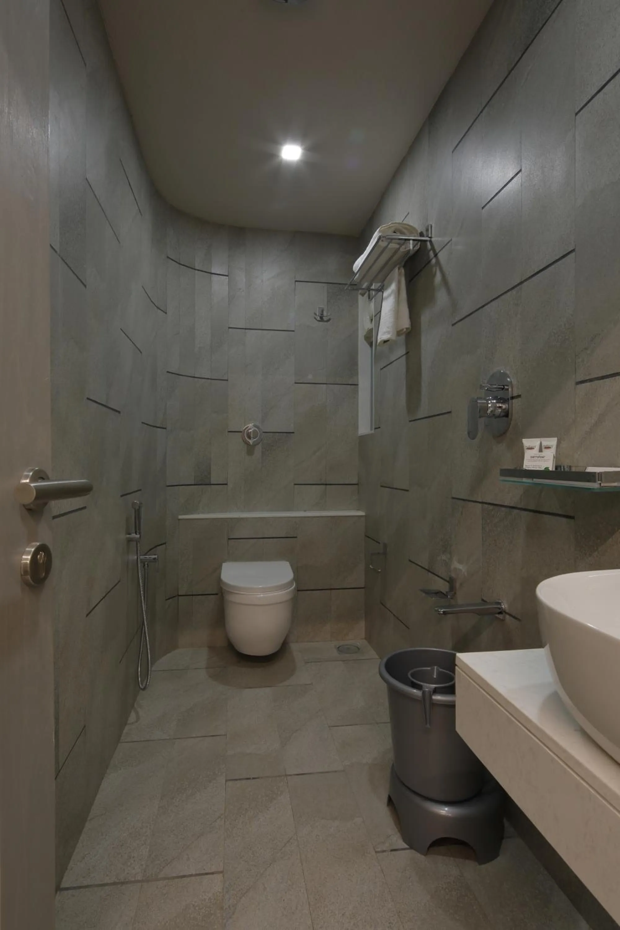 Toilet in Hotel Carrefour