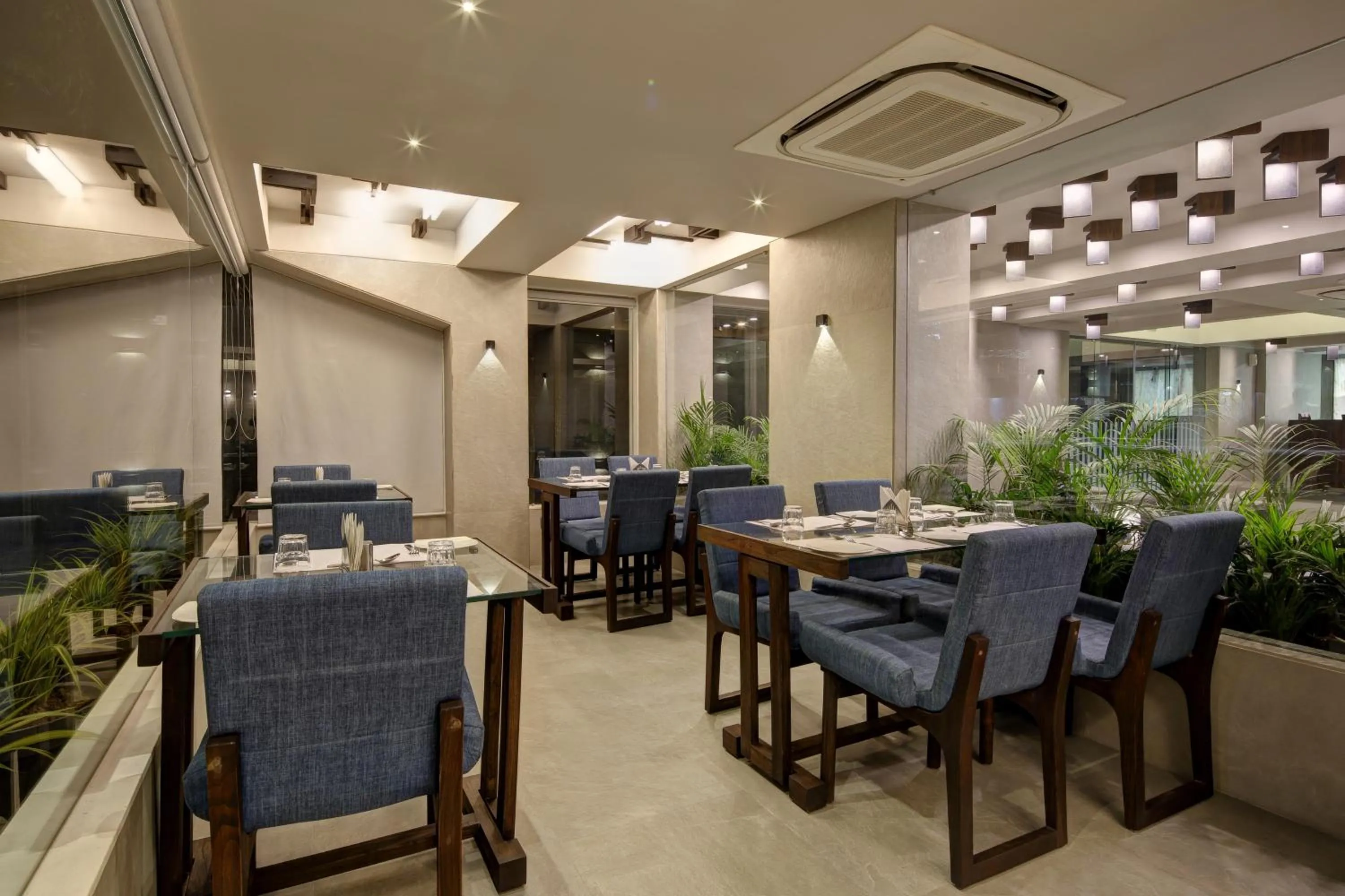 Dining area in Hotel Carrefour