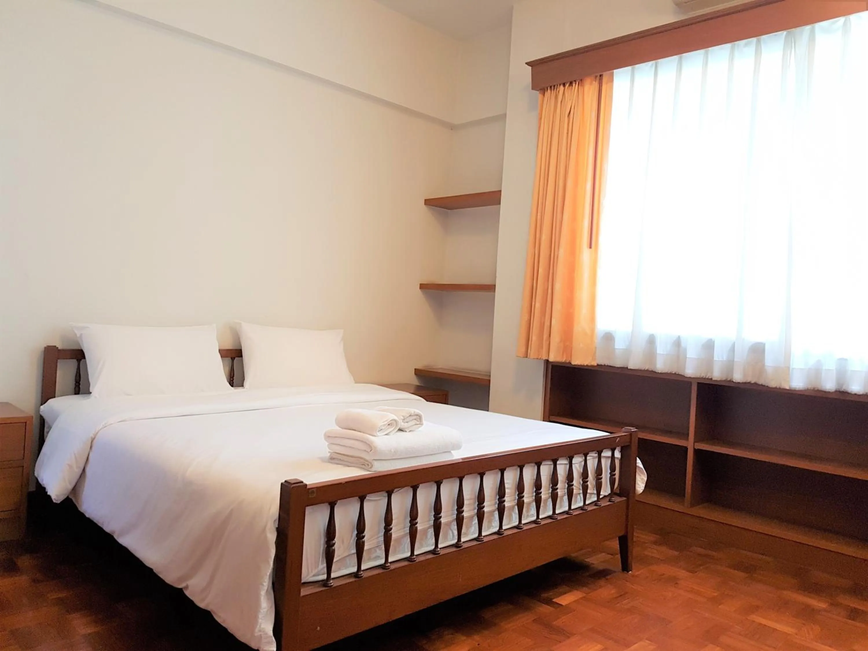 Bedroom, Bed in P.T. Court