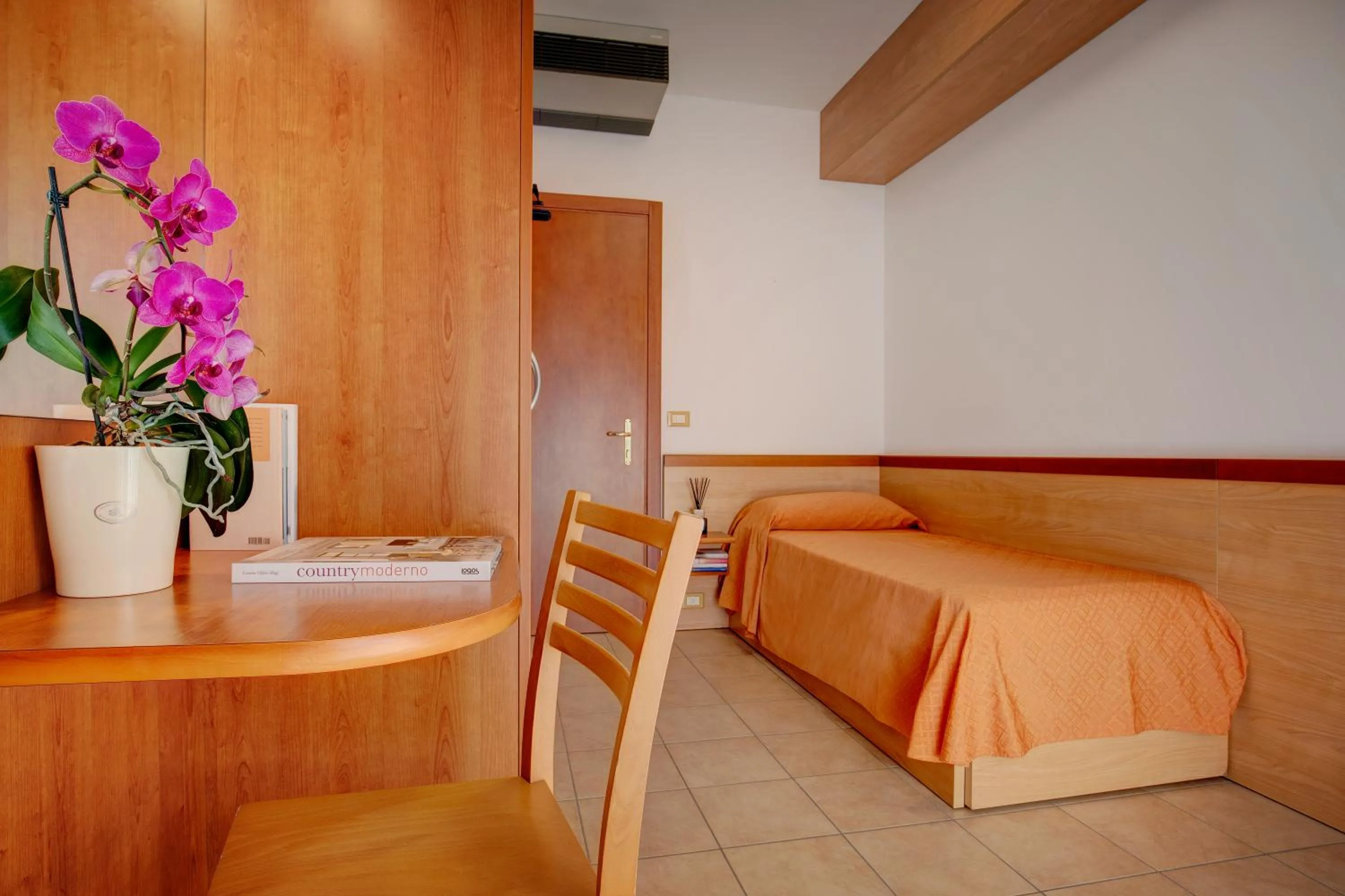 Photo of the whole room, Bed in Hotel Jalisco