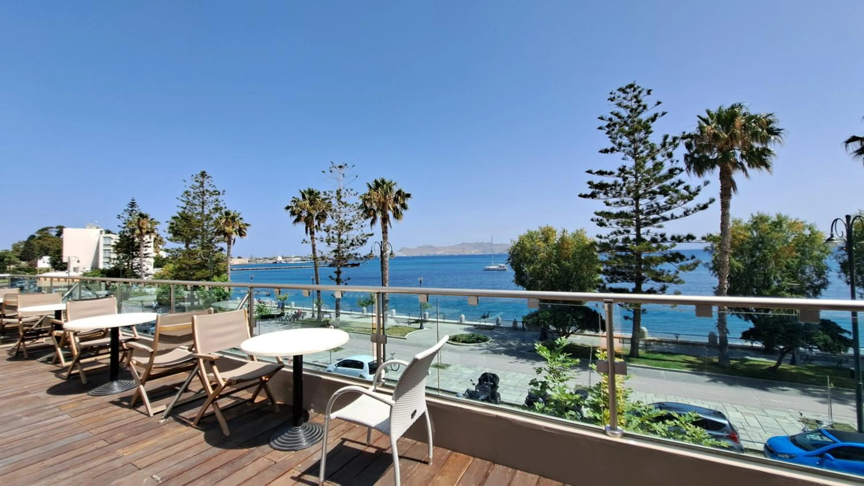 Swimming pool in Bristol Sea View Apartments