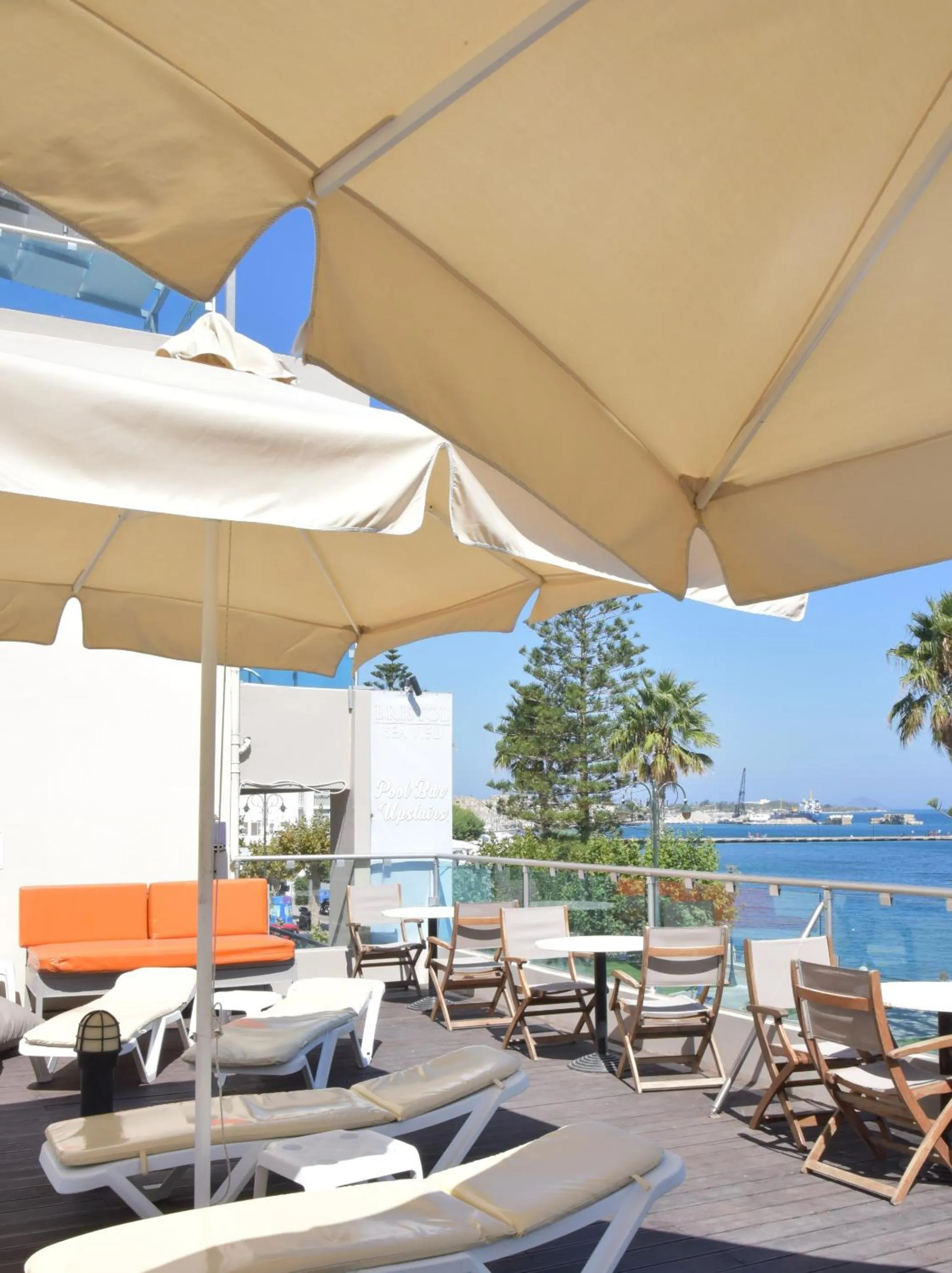 Restaurant/places to eat in Bristol Sea View Apartments