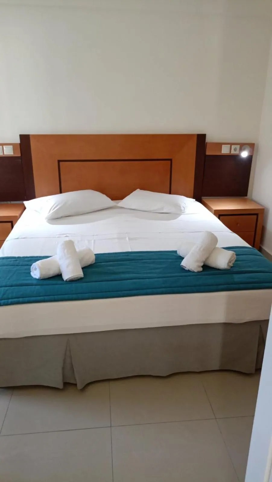 Bed in Bristol Sea View Apartments