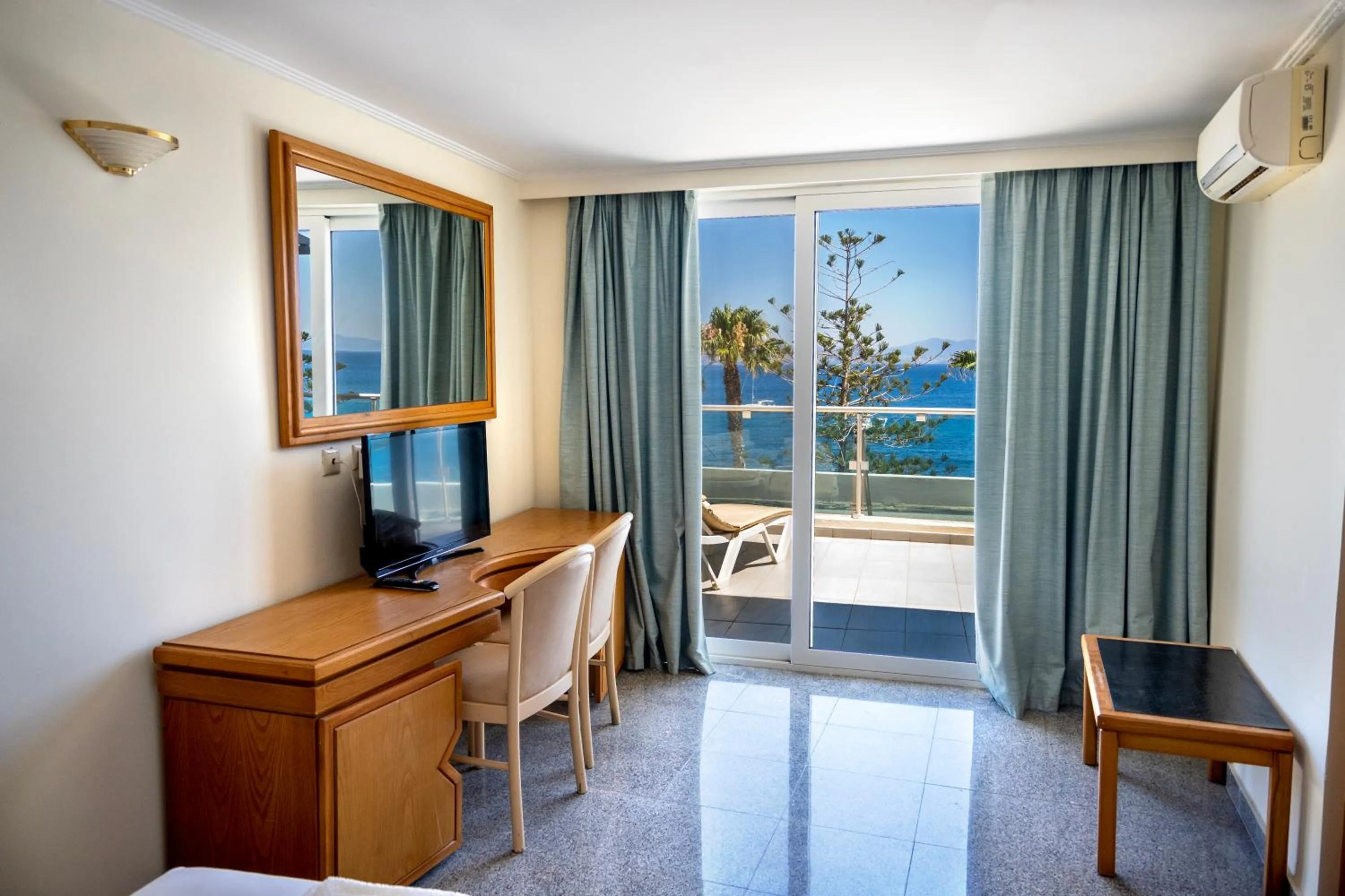 Bedroom in Bristol Sea View Apartments