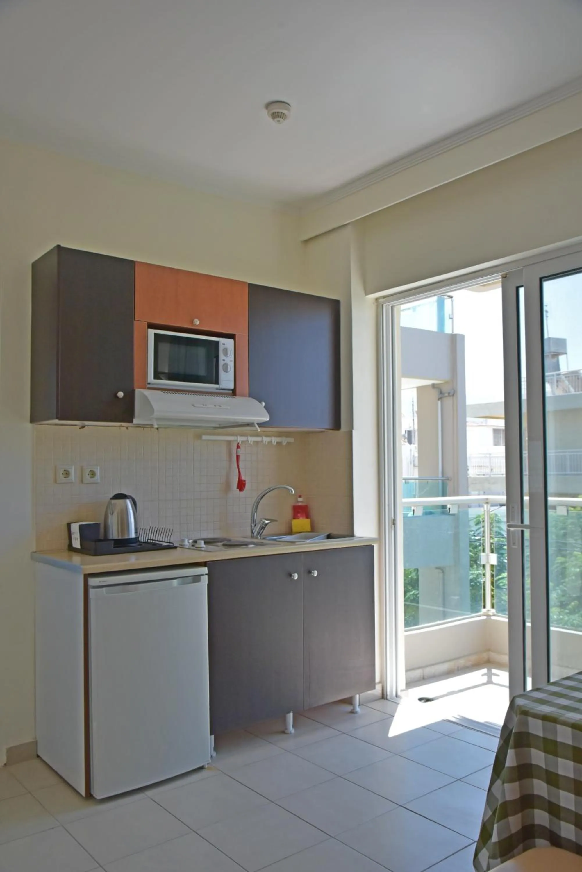 Kitchen or kitchenette in Bristol Sea View Apartments