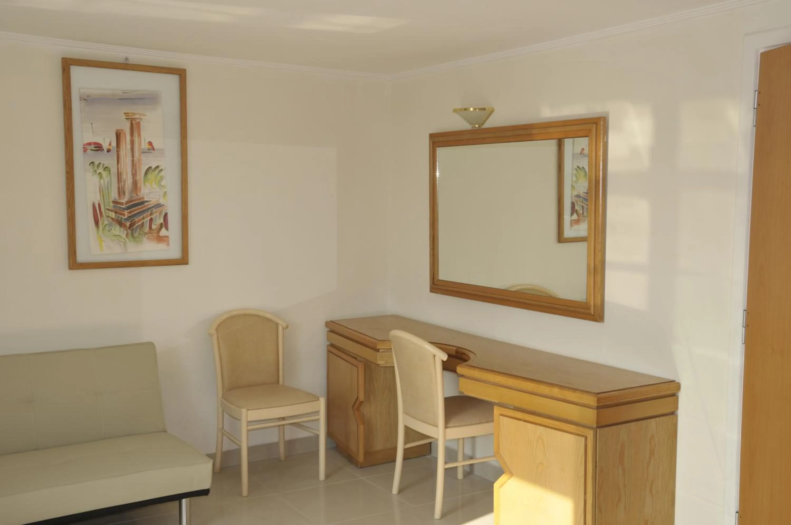 Living room in Bristol Sea View Apartments