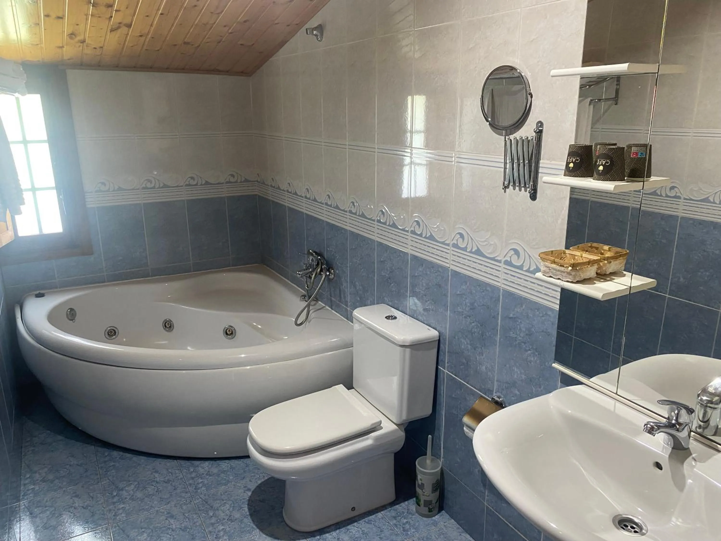 Bathroom in Hotel Rural Camino Medulas