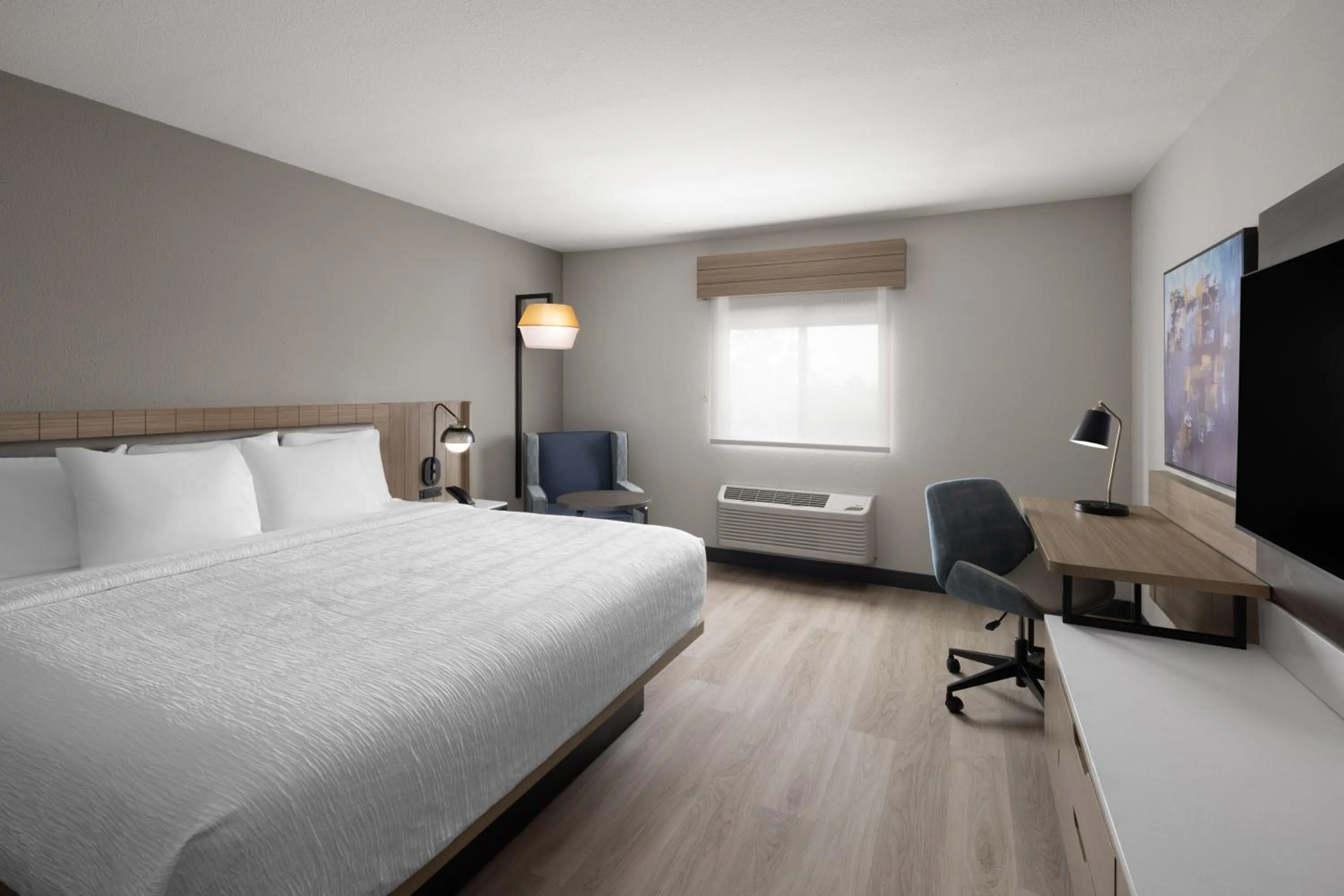 Bedroom, Bed in La Quinta Inn & Suites by Wyndham Greenville Woodruff Rd