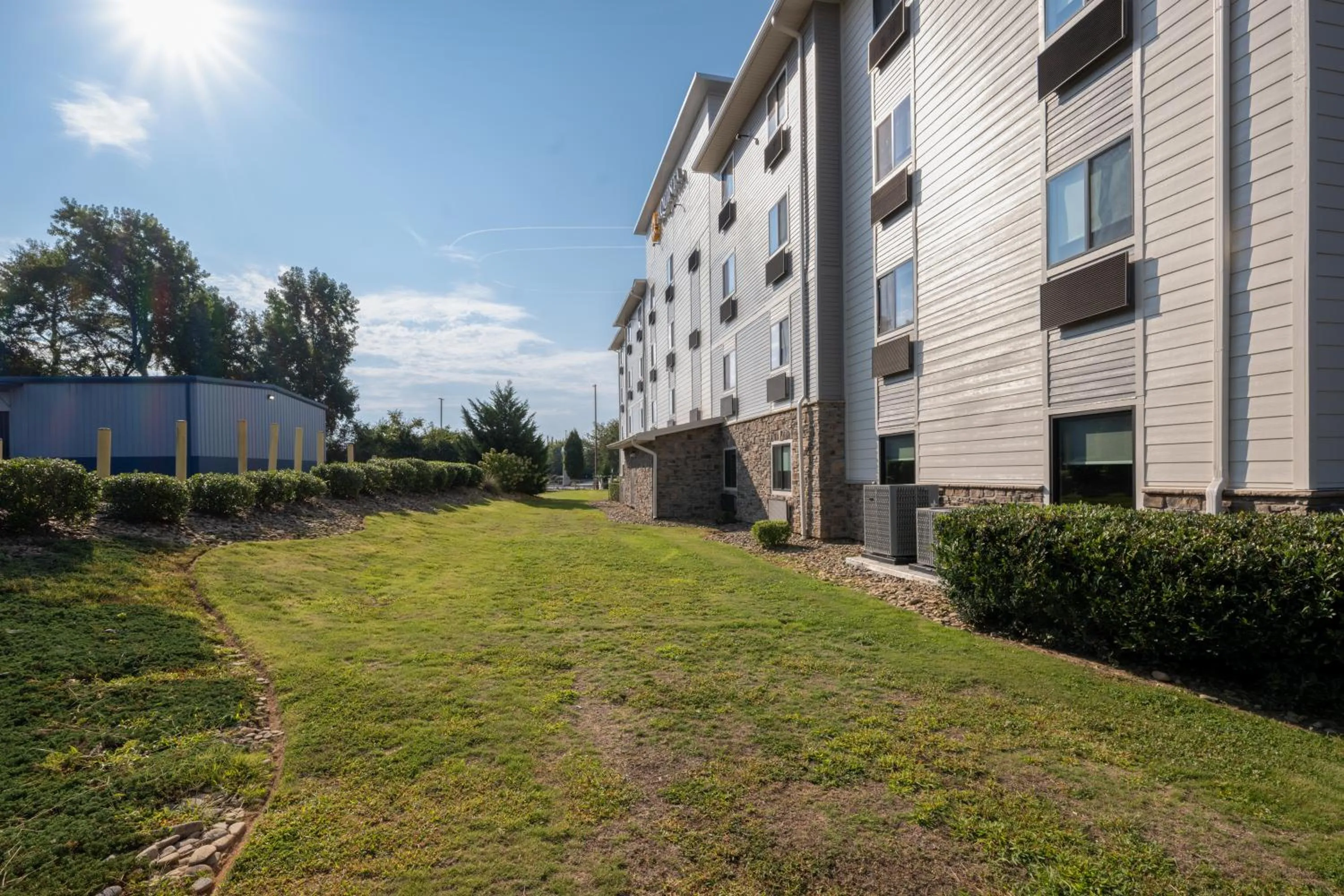 Property building in La Quinta Inn & Suites by Wyndham Greenville Woodruff Rd