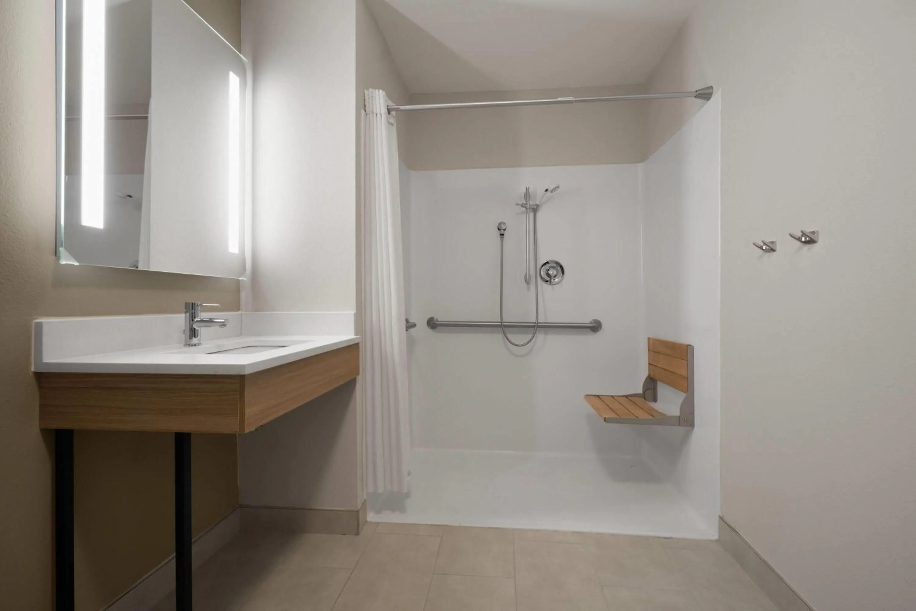 Shower in La Quinta Inn & Suites by Wyndham Greenville Woodruff Rd