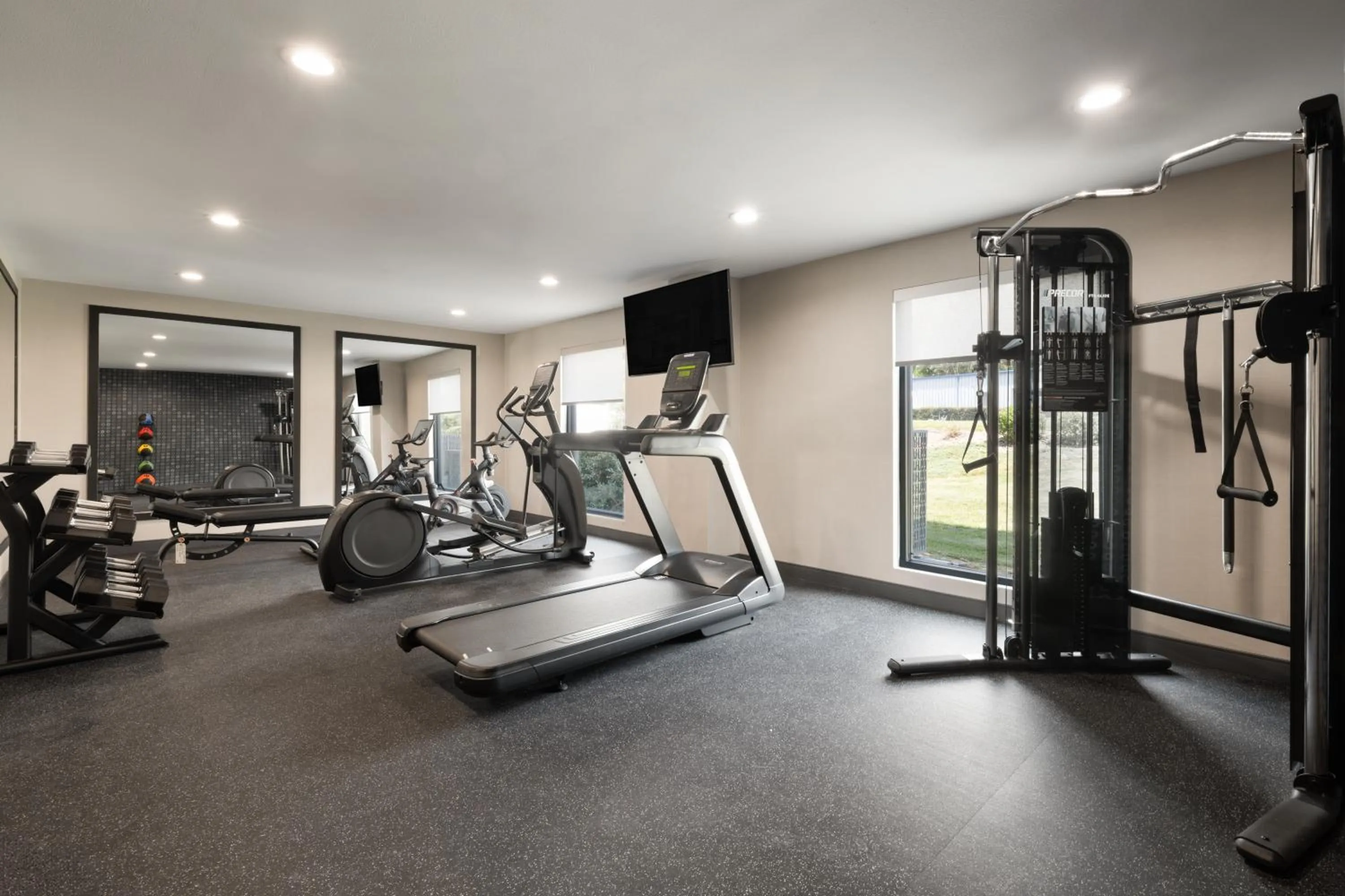 Fitness centre/facilities in La Quinta Inn & Suites by Wyndham Greenville Woodruff Rd