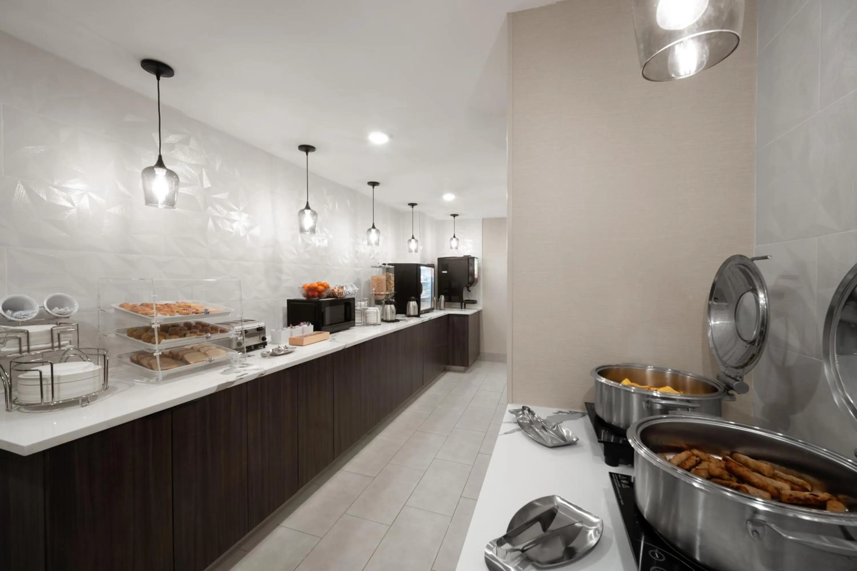 Breakfast in La Quinta Inn & Suites by Wyndham Greenville Woodruff Rd