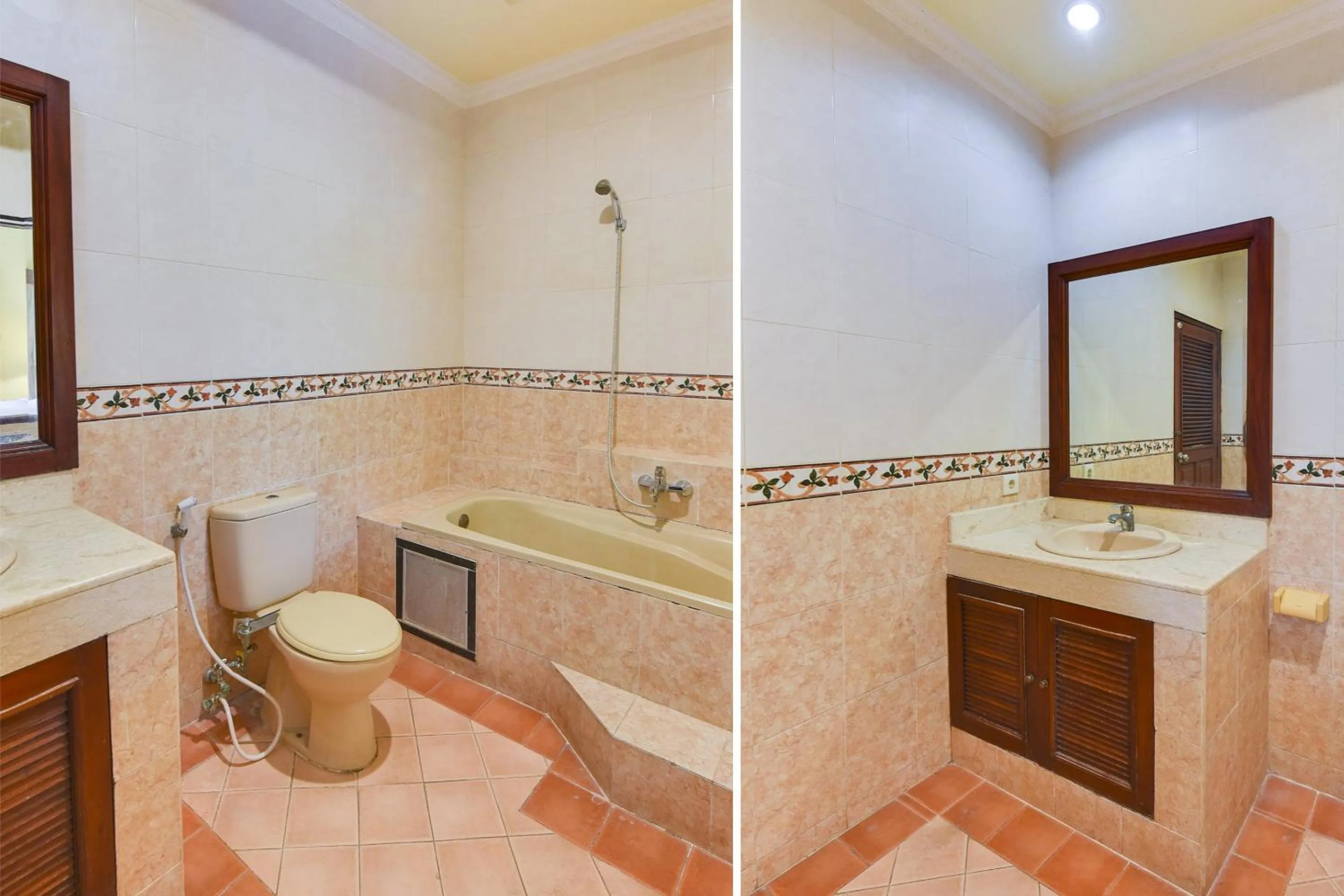 Bathroom in Super OYO Townhouse Oak Maxi Hotel Legian