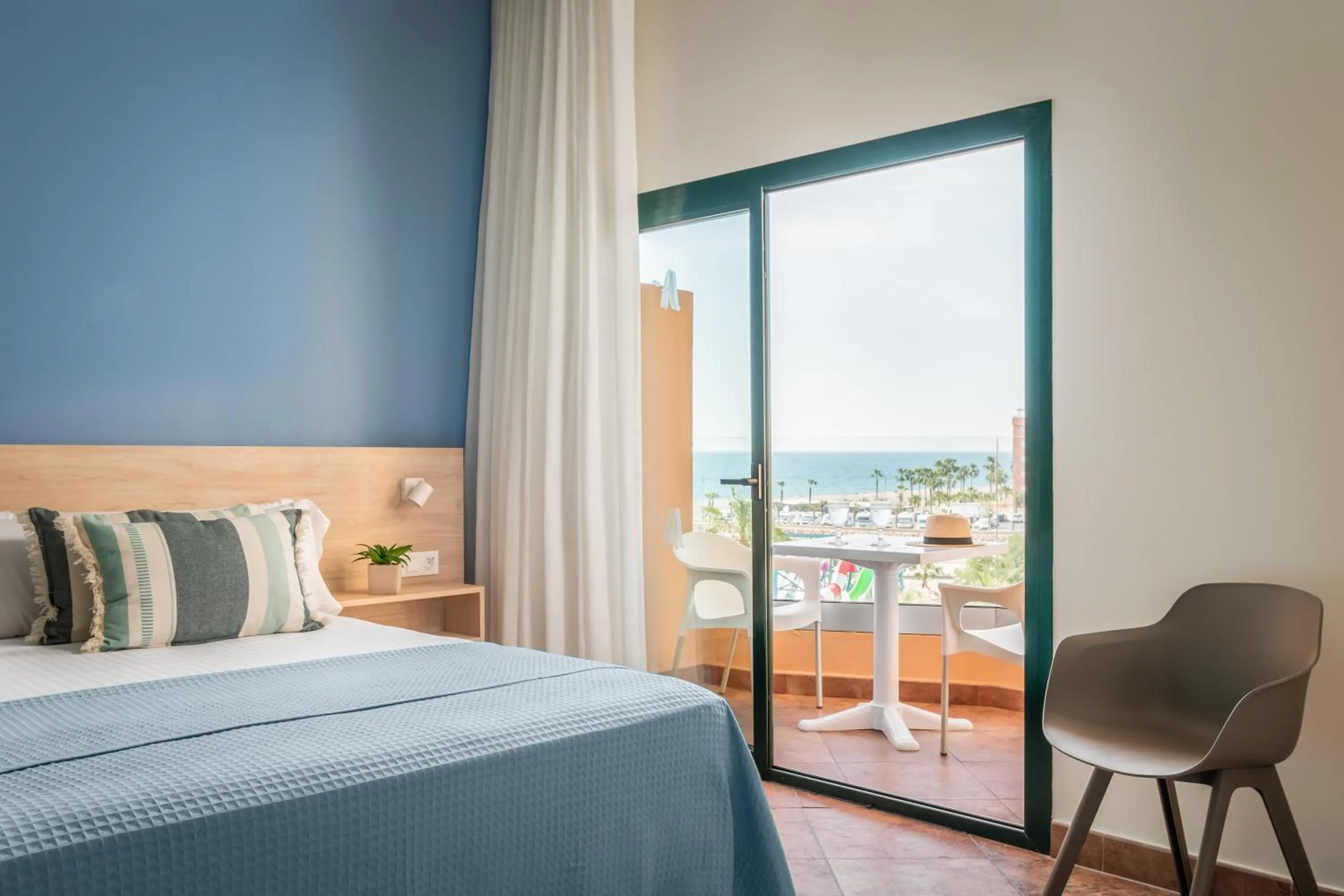 Photo of the whole room, Bed in ALEGRIA Colonial Mar Aquafun